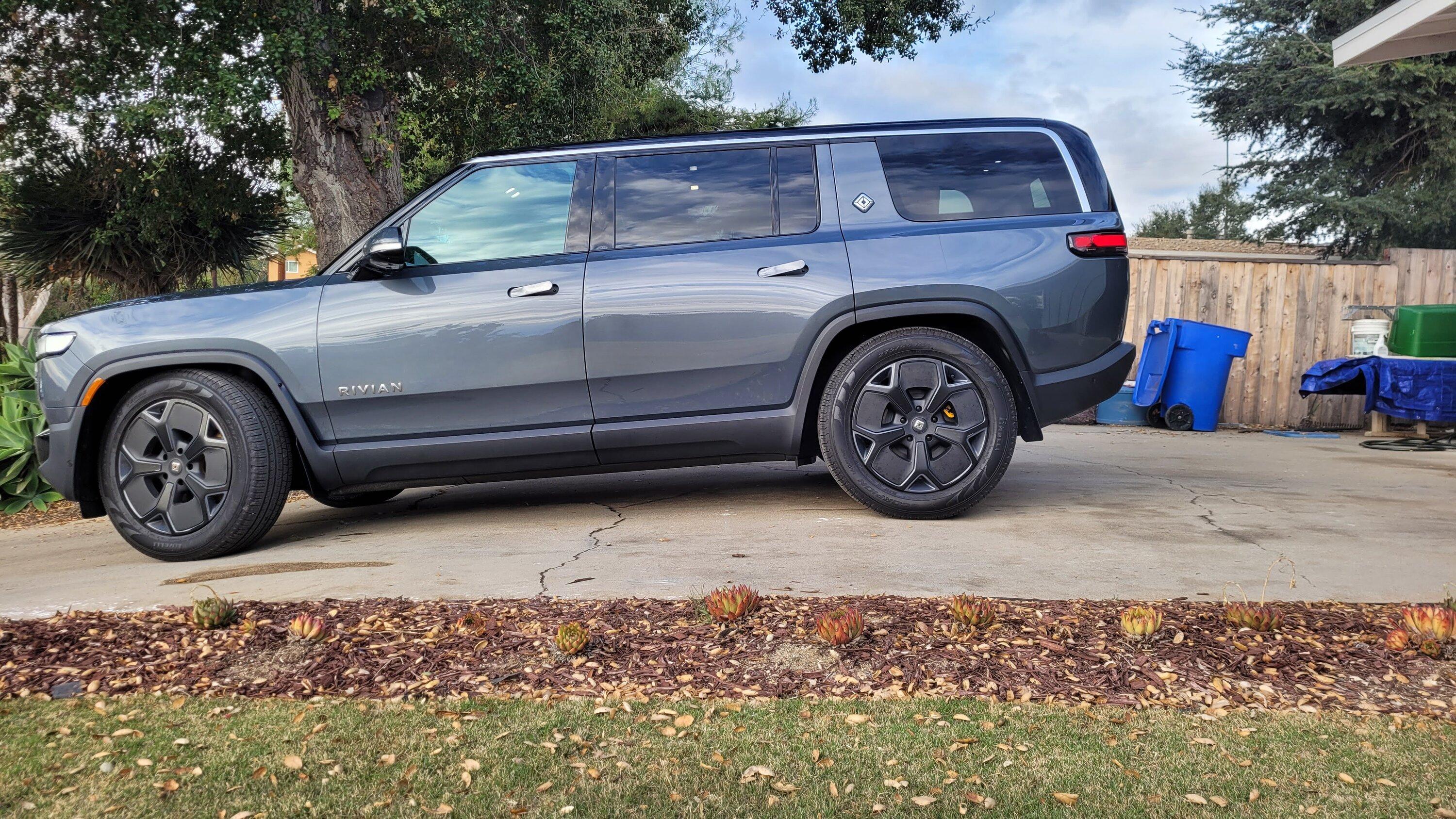 Rivian R1T R1S R1S Owners - Rivian needs Liftgate Data 20231219_084624