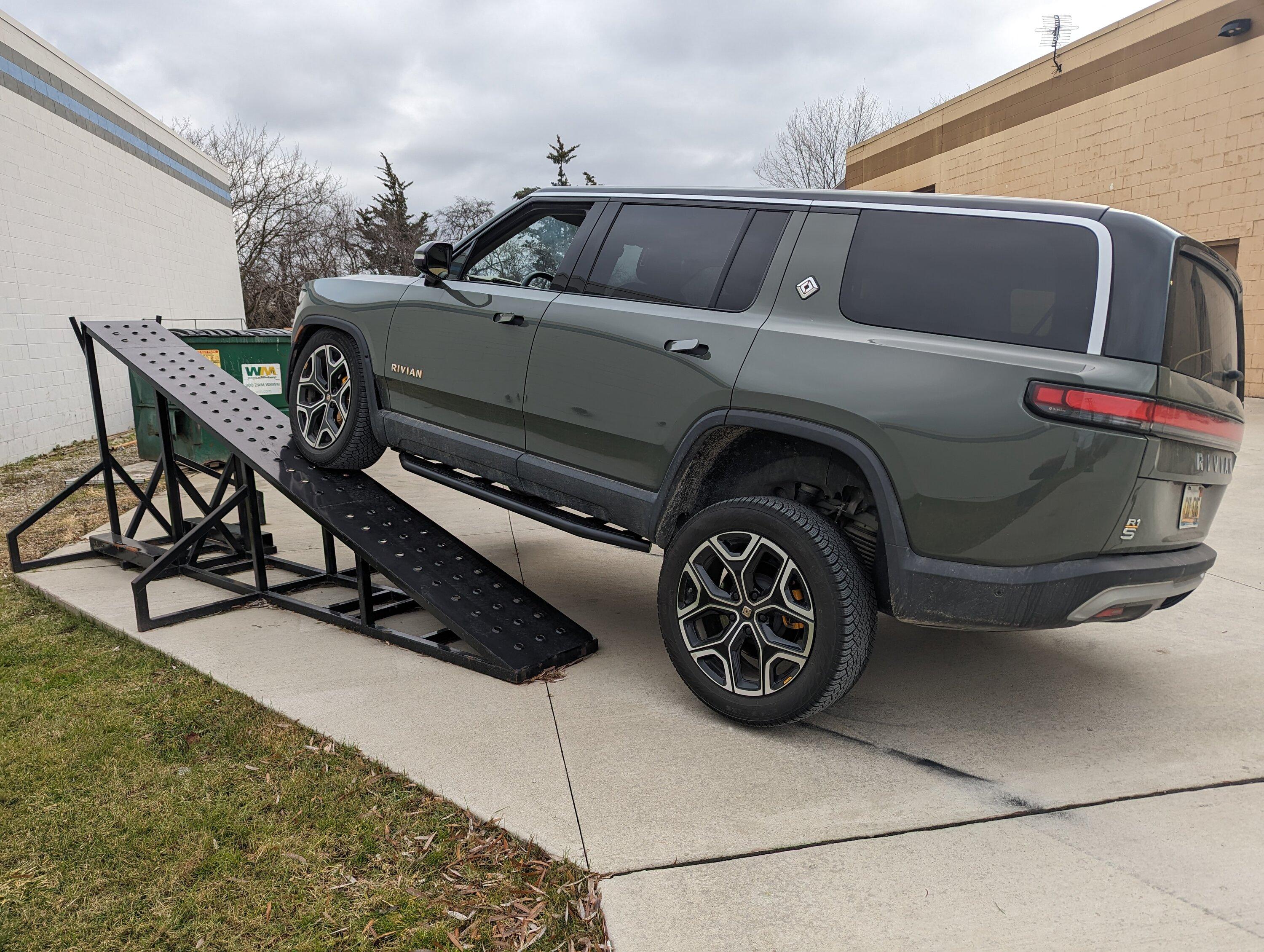 Rivian R1T R1S Rivian Says Running Boards Negate Battery Warranty 1000002398