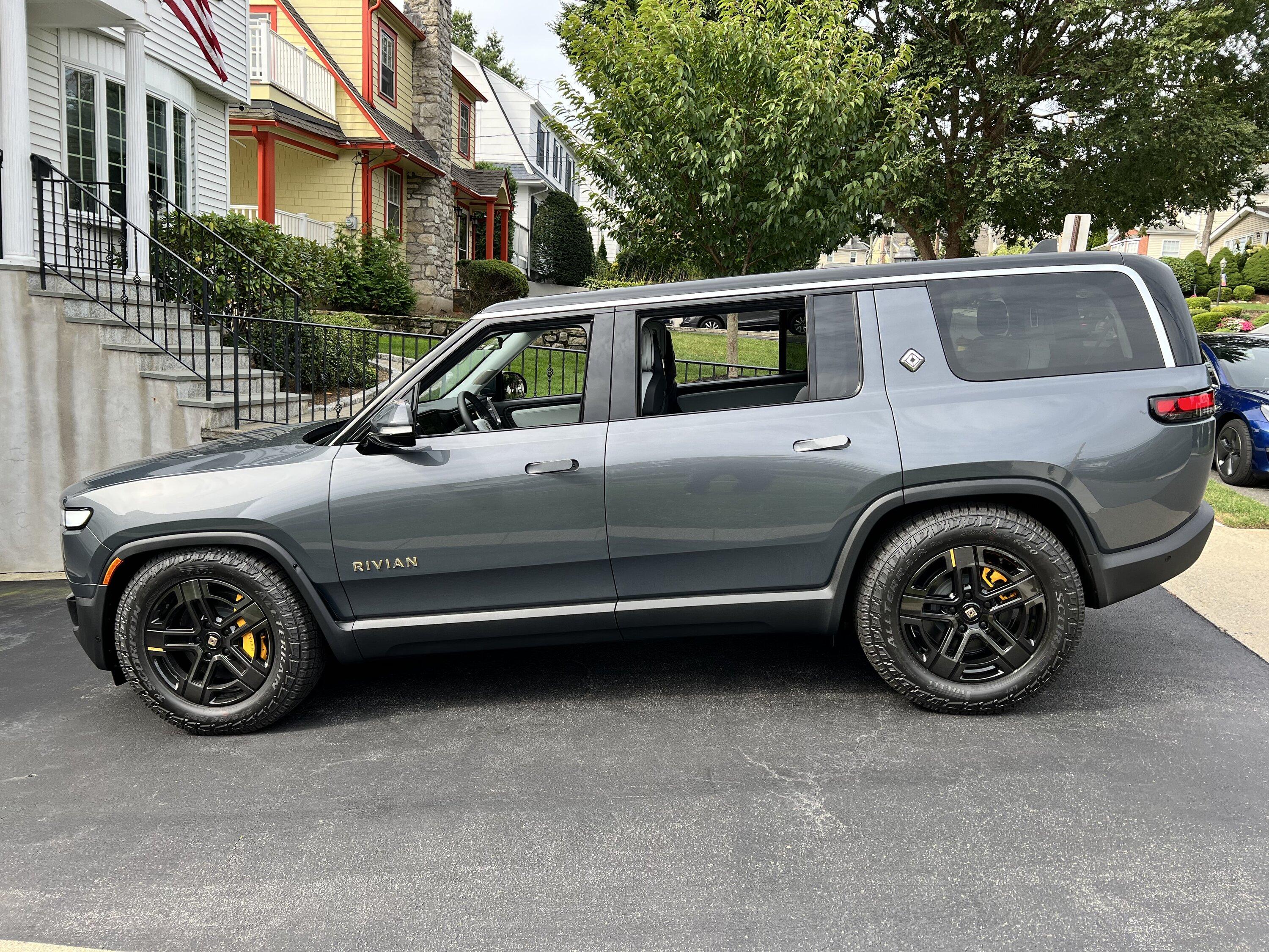 Rivian R1T R1S R1S Owners - Rivian needs Liftgate Data IMG_2555
