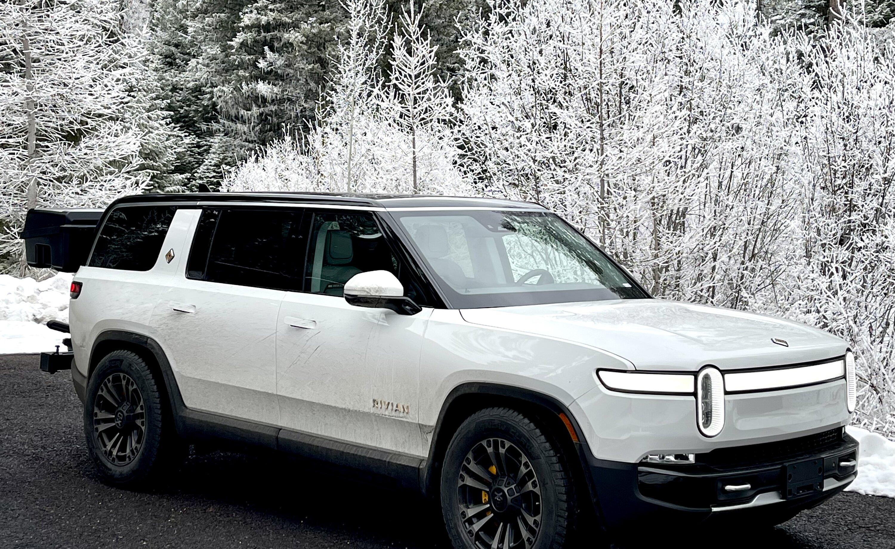 Rivian R1T R1S Yakima EXO Hitch Hauler installed for ski season IMG_3675