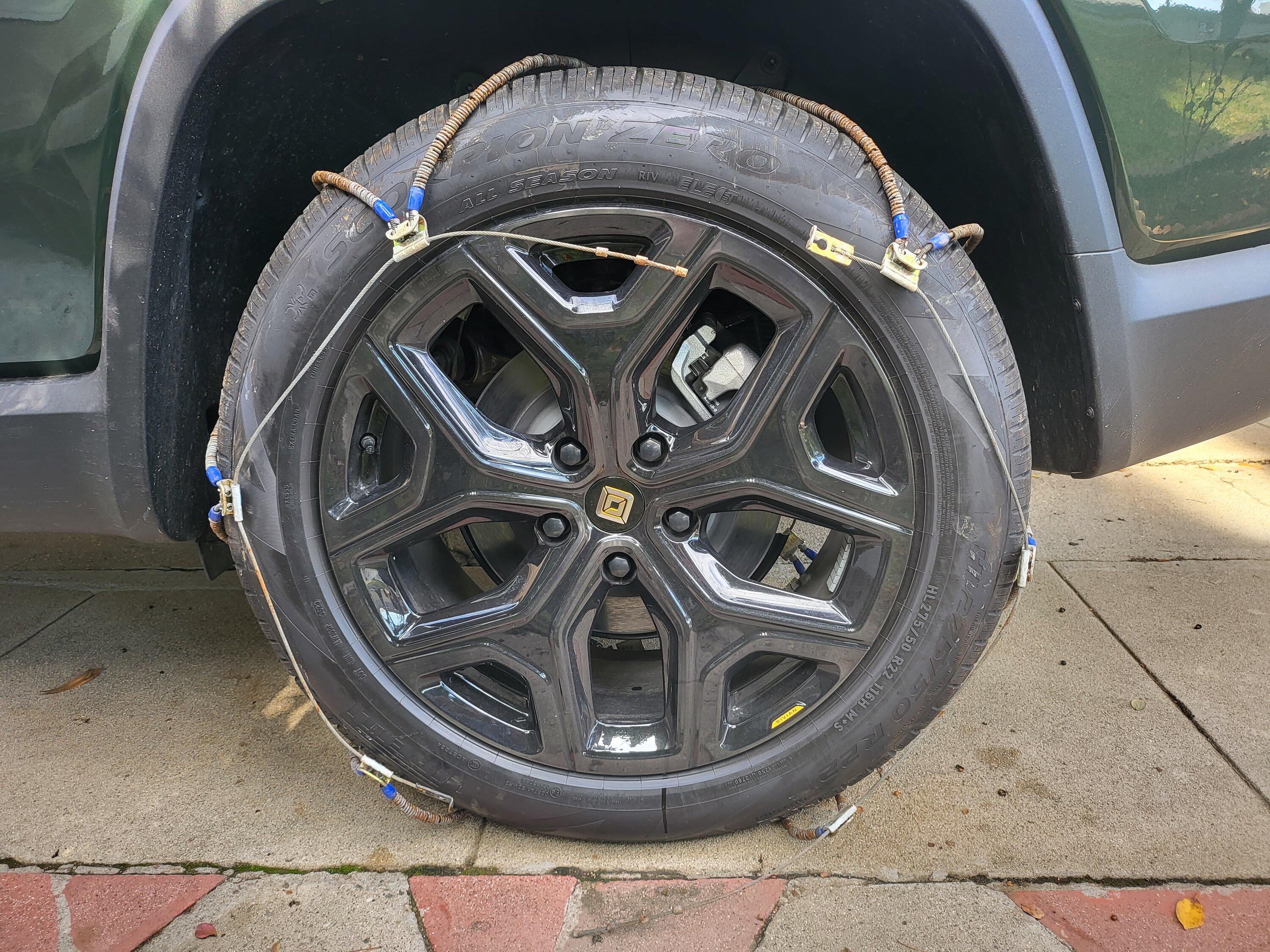 Rivian R1T R1S Chains for R1S, 21" wheels 20231224_115434