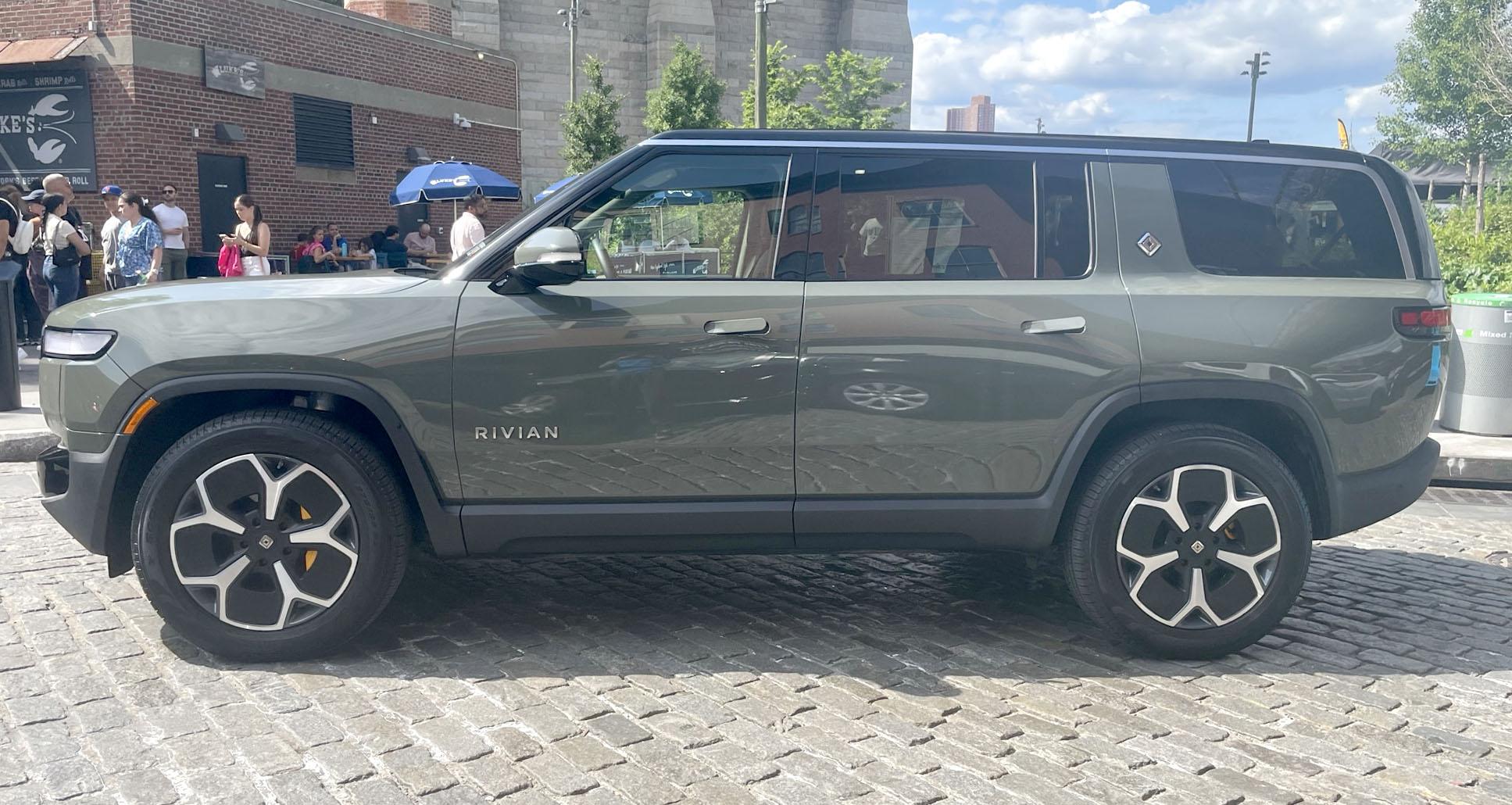 Rivian R1T R1S For Sale: '23 R1S Launch Edition - Quad Motor Large Pack - Launch Green / FG ($80,000 firm) IMG_2170