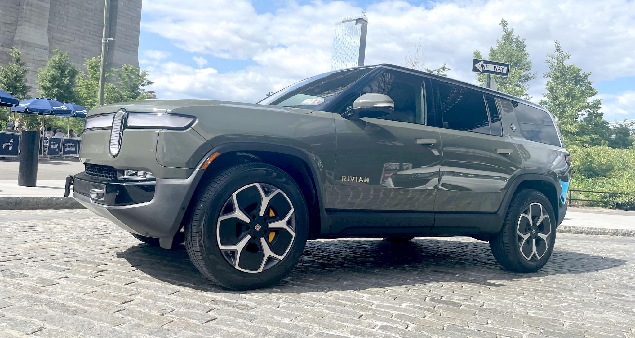 Rivian R1T R1S For Sale: '23 R1S Launch Edition - Quad Motor Large Pack - Launch Green / FG ($80,000 firm) IMG_2171