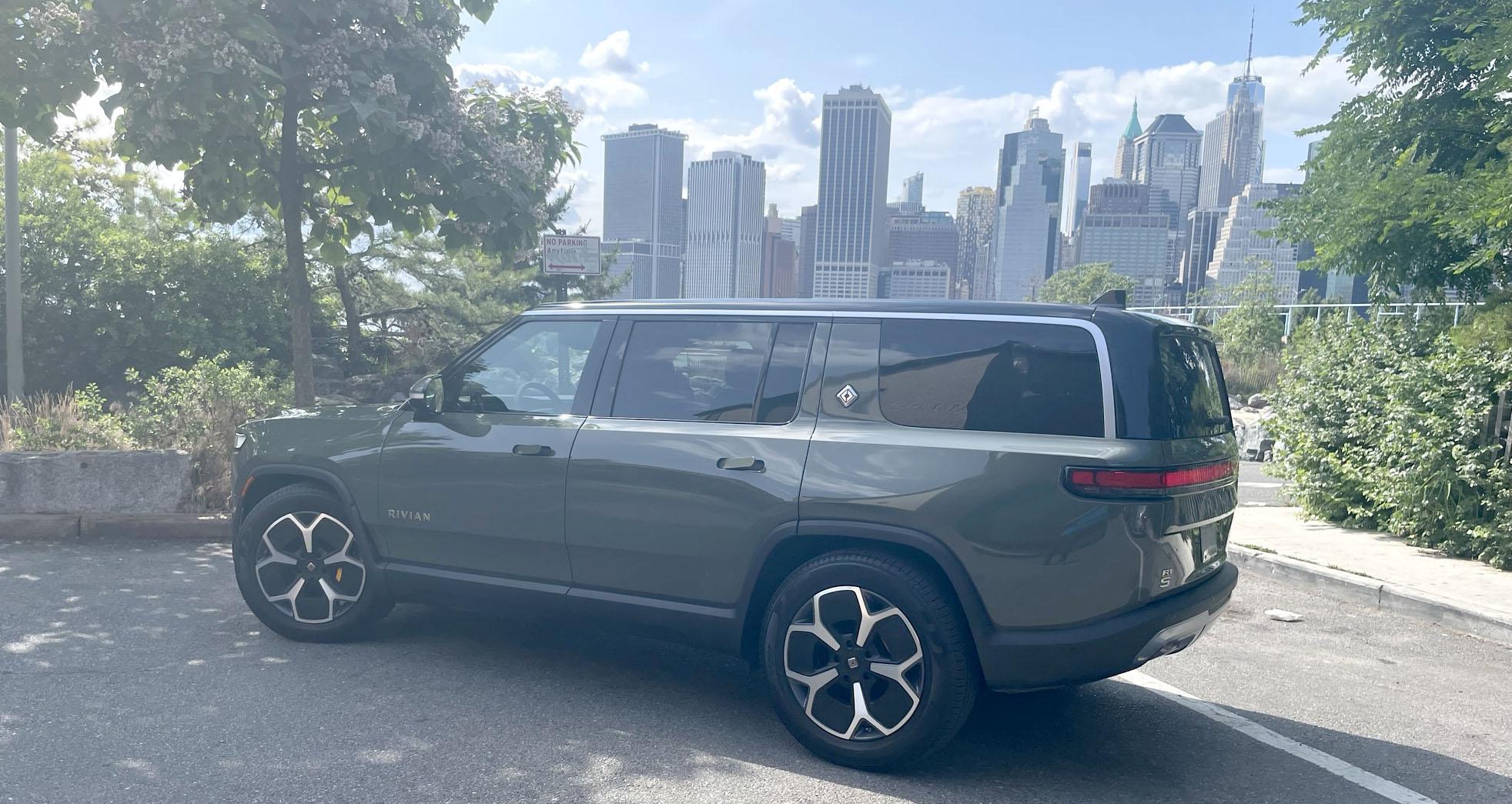 Rivian R1T R1S For Sale: '23 R1S Launch Edition - Quad Motor Large Pack - Launch Green / FG ($80,000 firm) IMG_2178