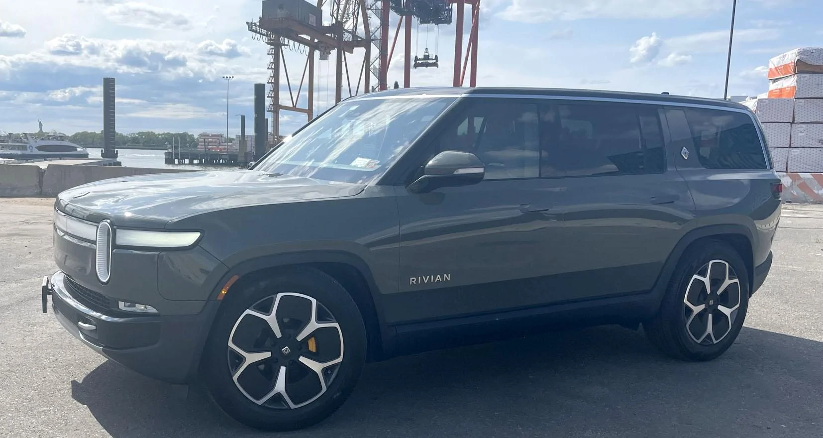 Rivian R1T R1S For Sale: '23 R1S Launch Edition - Quad Motor Large Pack - Launch Green / FG ($80,000 firm) IMG_2192