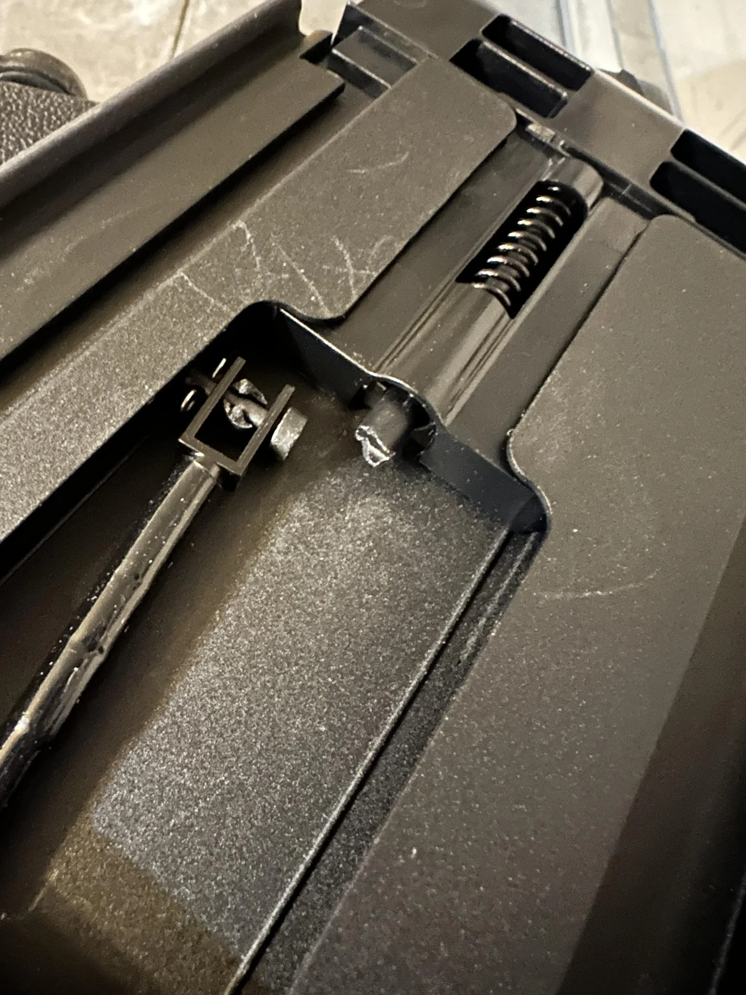 Rivian R1T R1S Manual Tonneau Broken Already IMG_6159