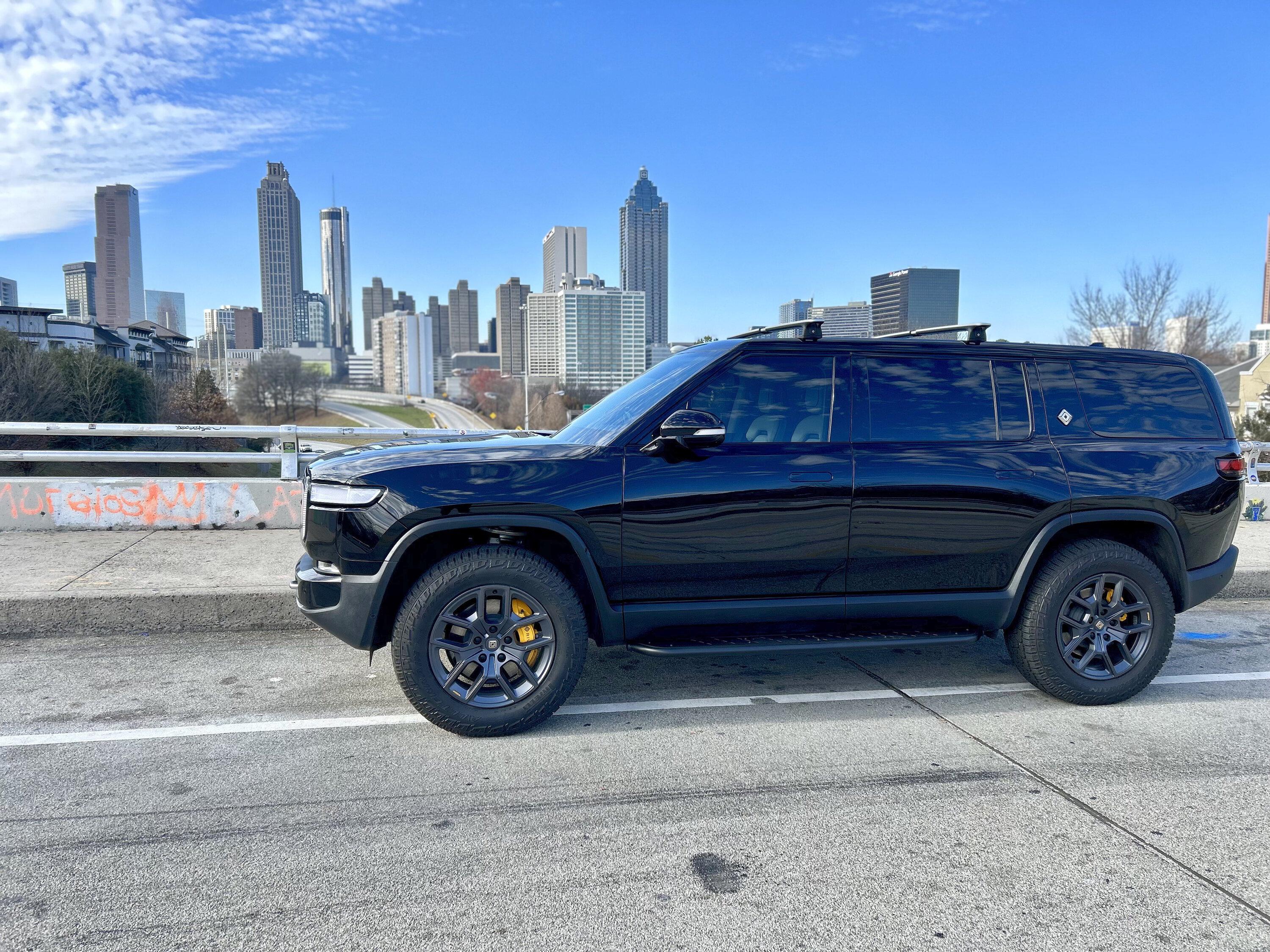 Rivian R1T R1S ATL_R1S Midnight Black Build IMG_1599