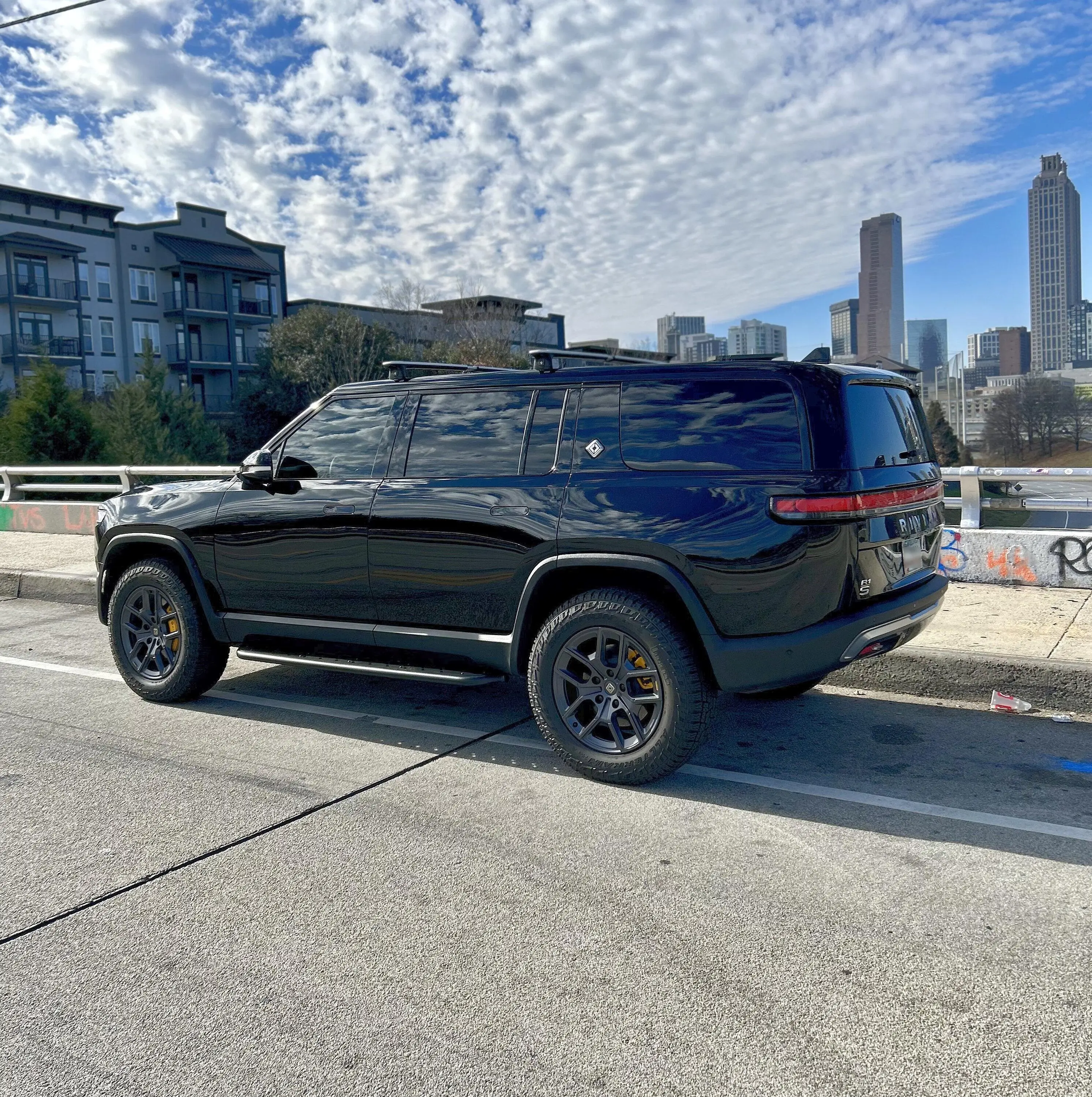 Rivian R1T R1S ATL_R1S Midnight Black Build IMG_1592