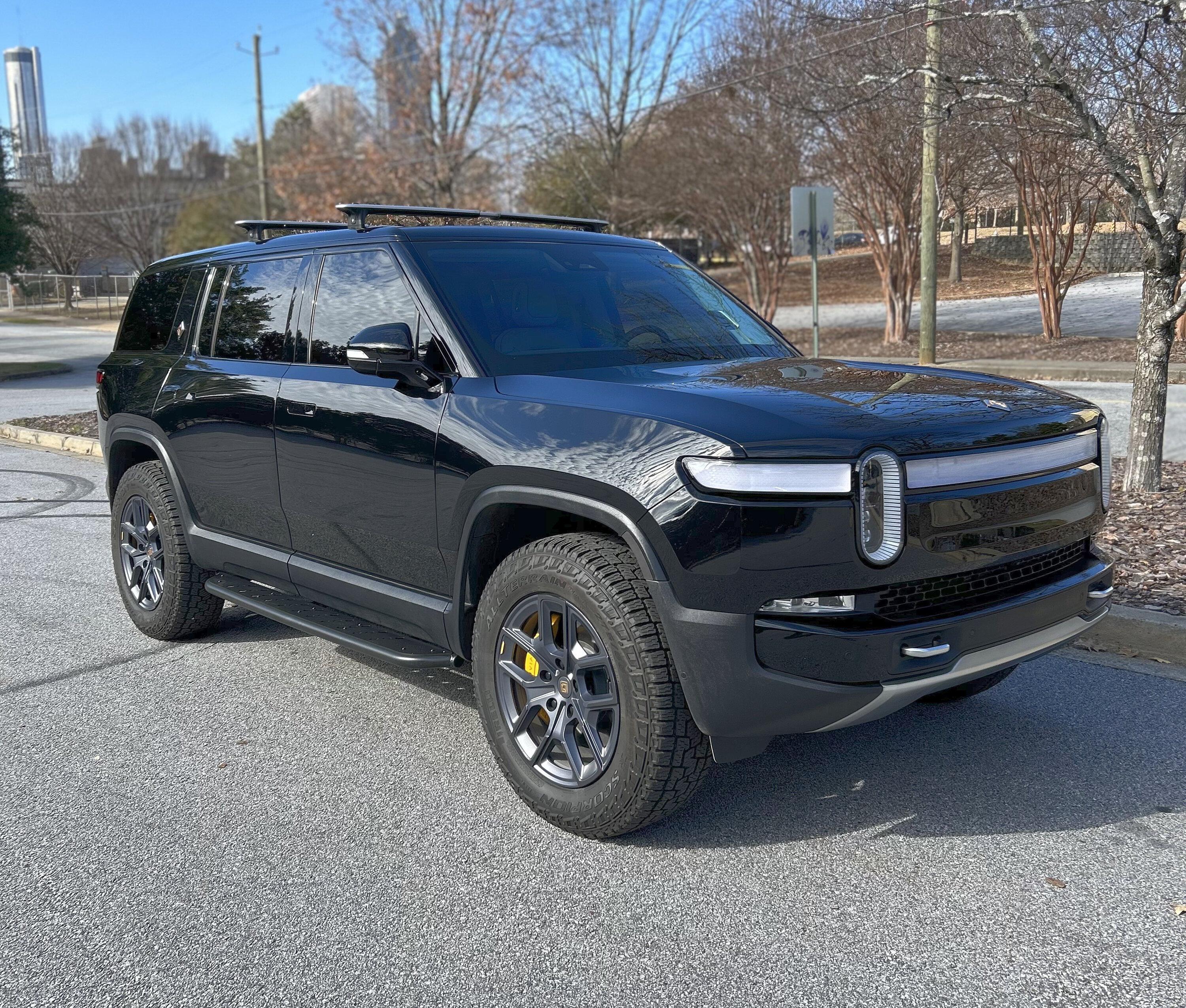 Rivian R1T R1S ATL_R1S Midnight Black Build IMG_1600