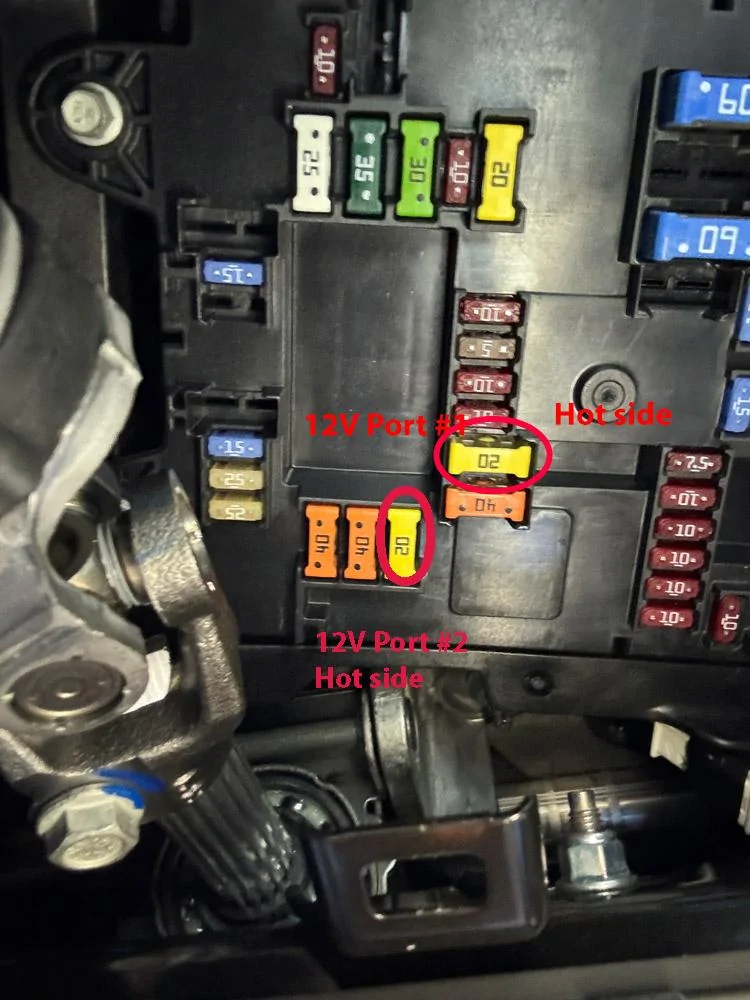 Rivian R1T R1S Socket "two" me - more better: installed 12 volt outlets under the dash IMG_6678