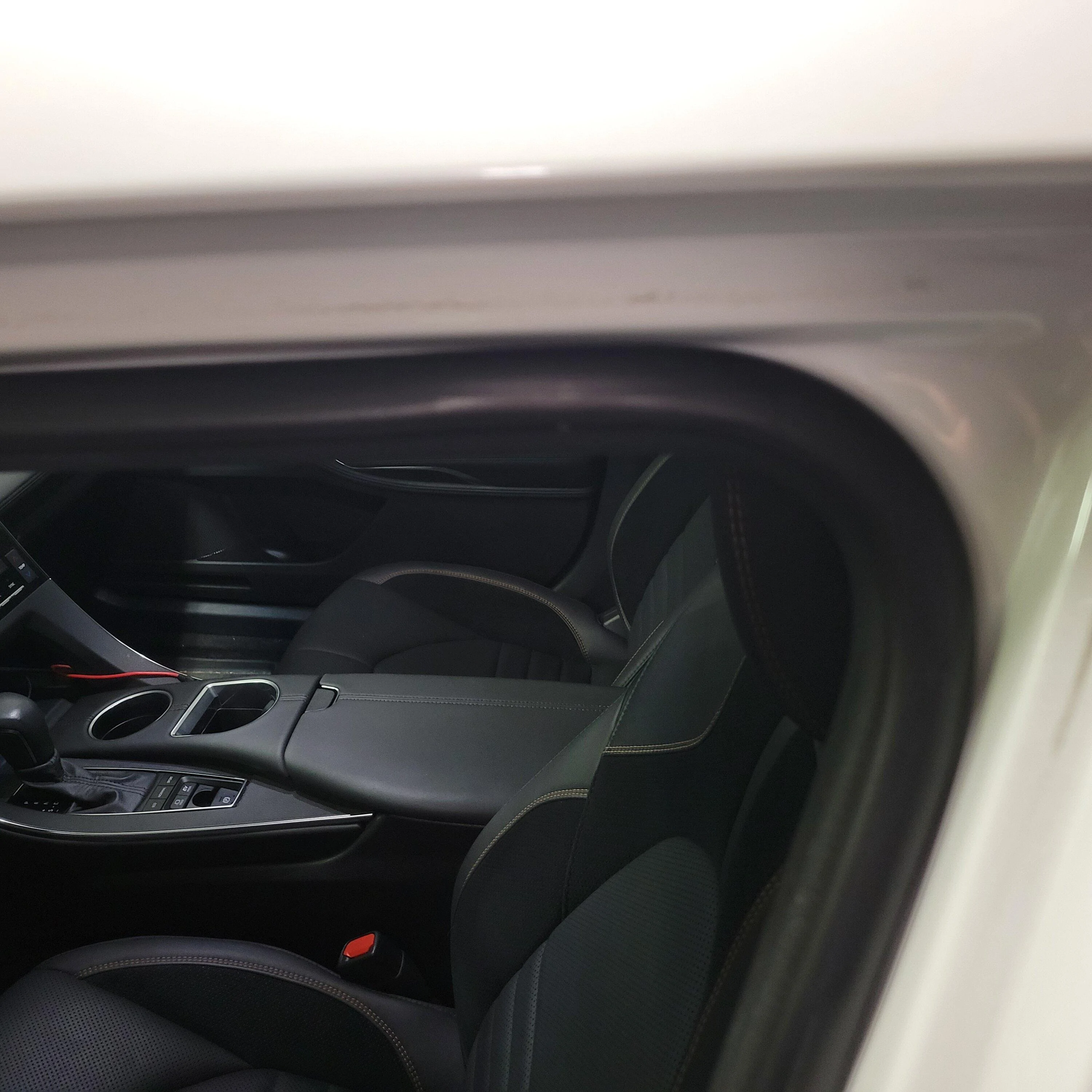 Rivian R1T R1S Anyone else have this window issue? 20240103_164014