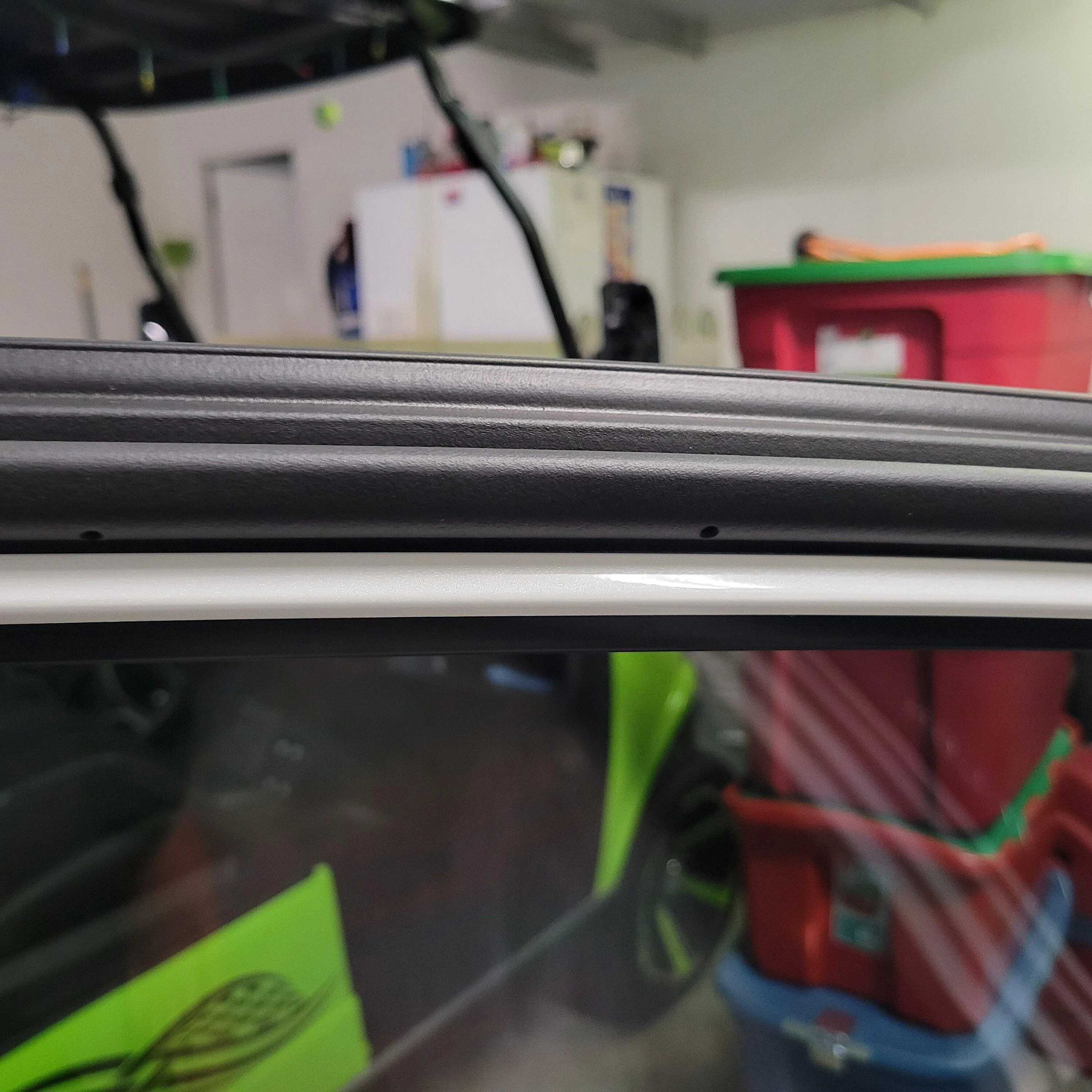 Rivian R1T R1S Anyone else have this window issue? 20240103_164019