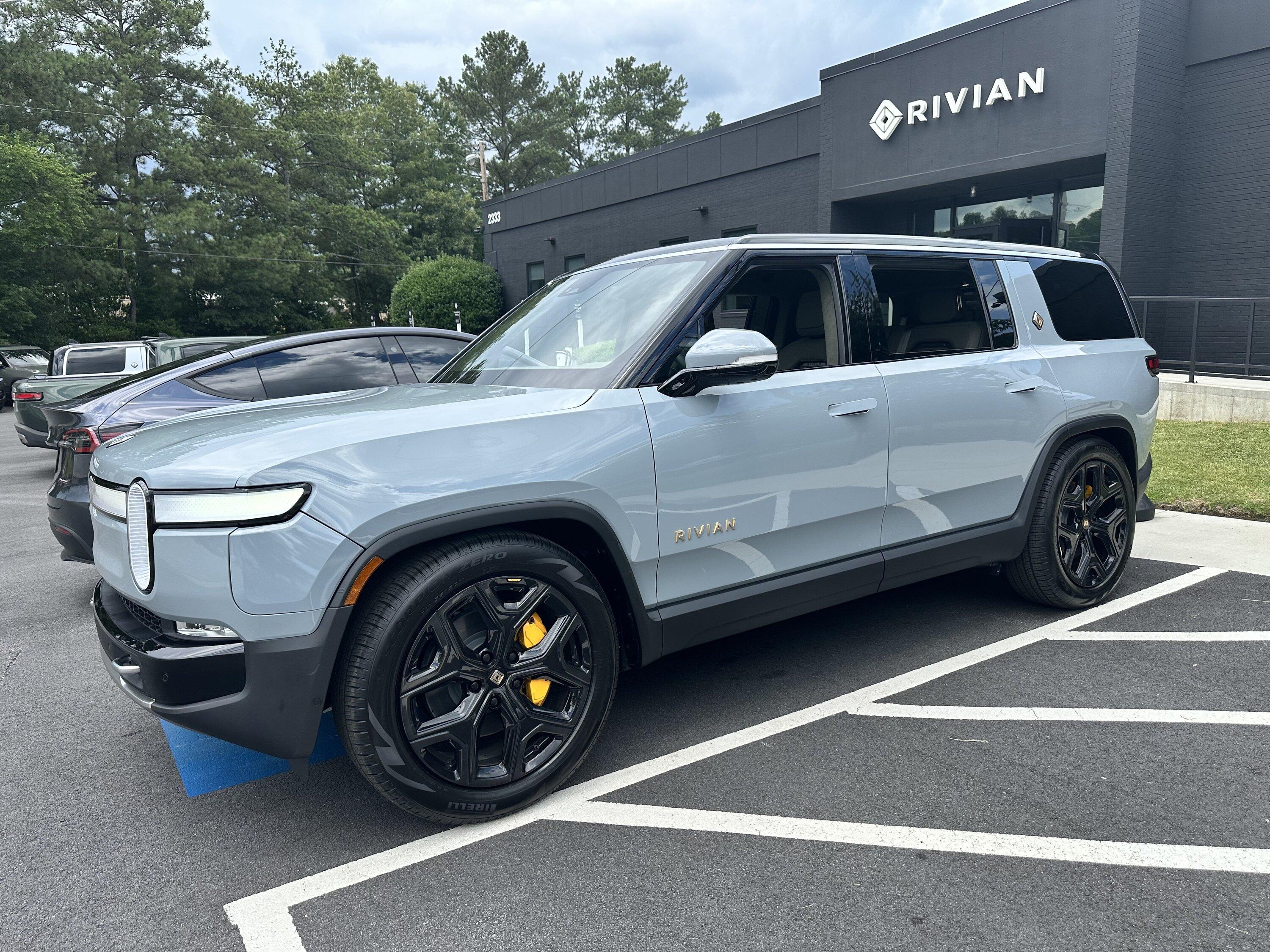 Rivian R1T R1S FS: 22" Sport Dark Wheels r1s