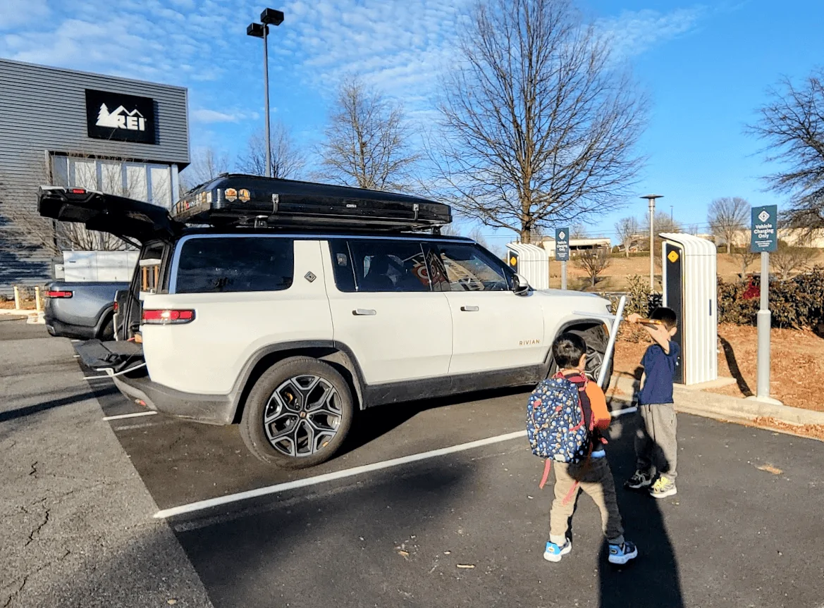 Rivian R1T R1S 2,333 mi Winter Trip from New York to Georgia in R1S with an iKamper 1704386145205