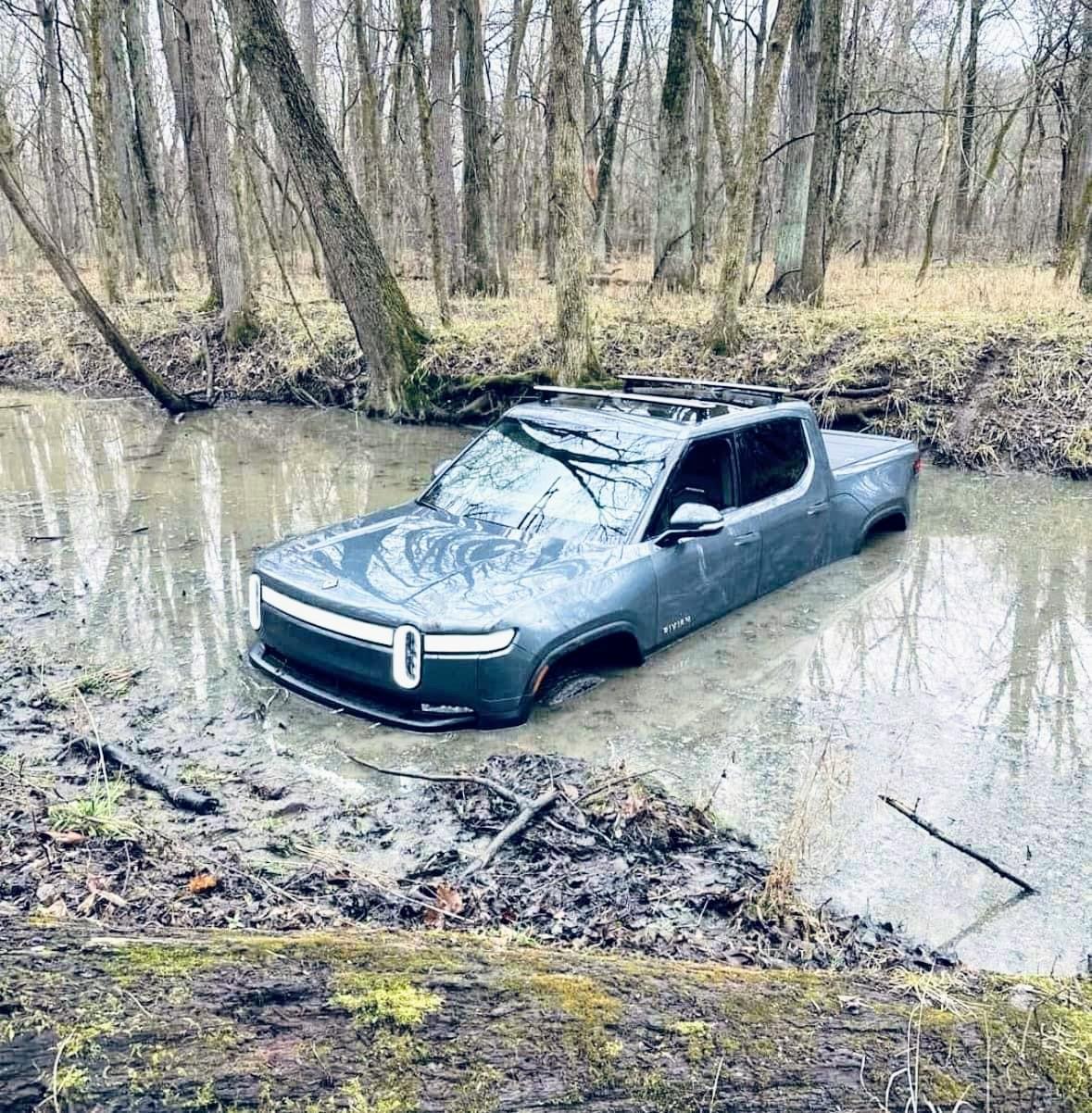 Rivian R1T R1S Oops! Who got too ambitious? 1000011851