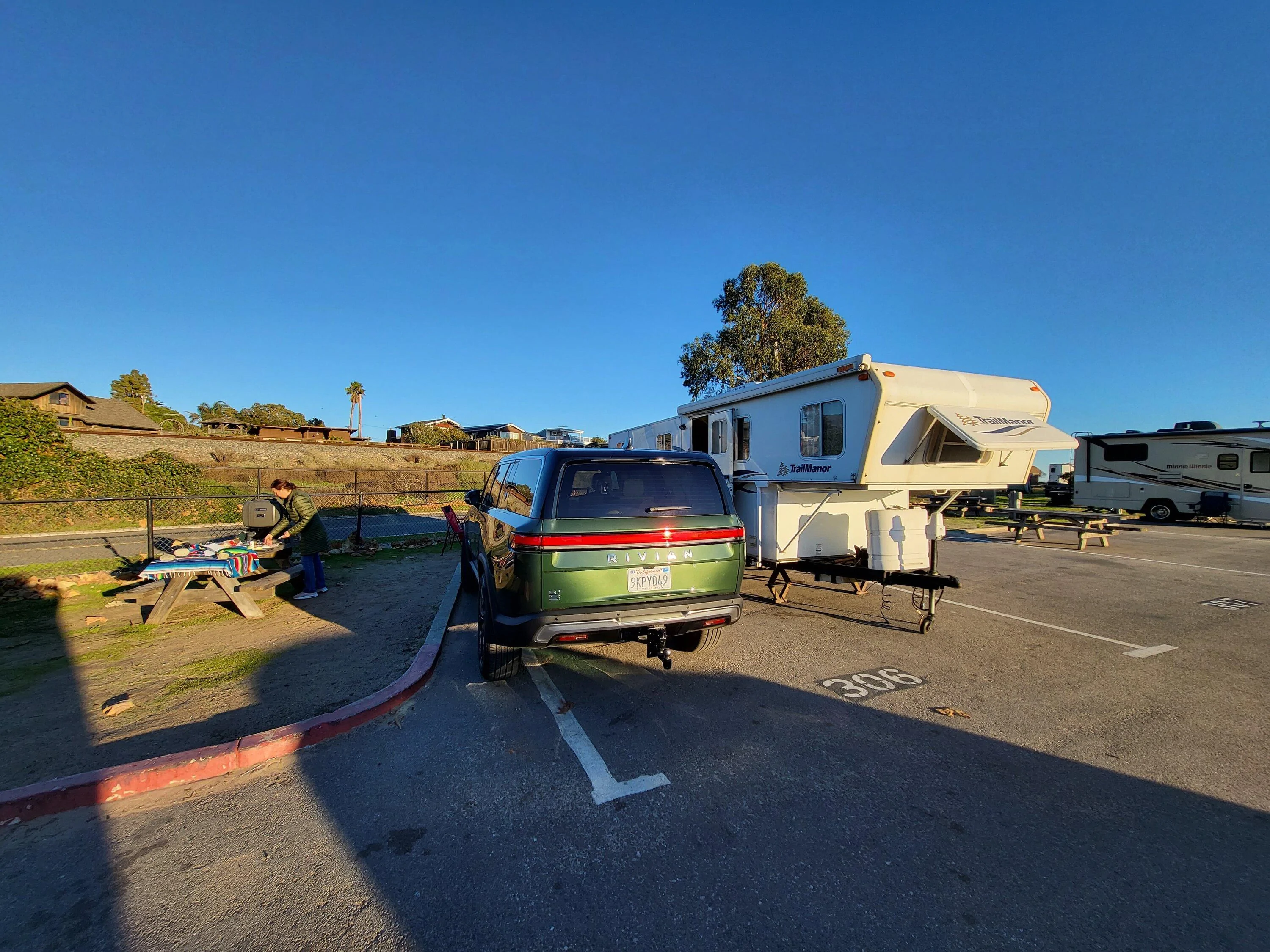 Rivian R1T R1S First towing trip to the beach: R1S + TrailManor Trailer 20240104_161225