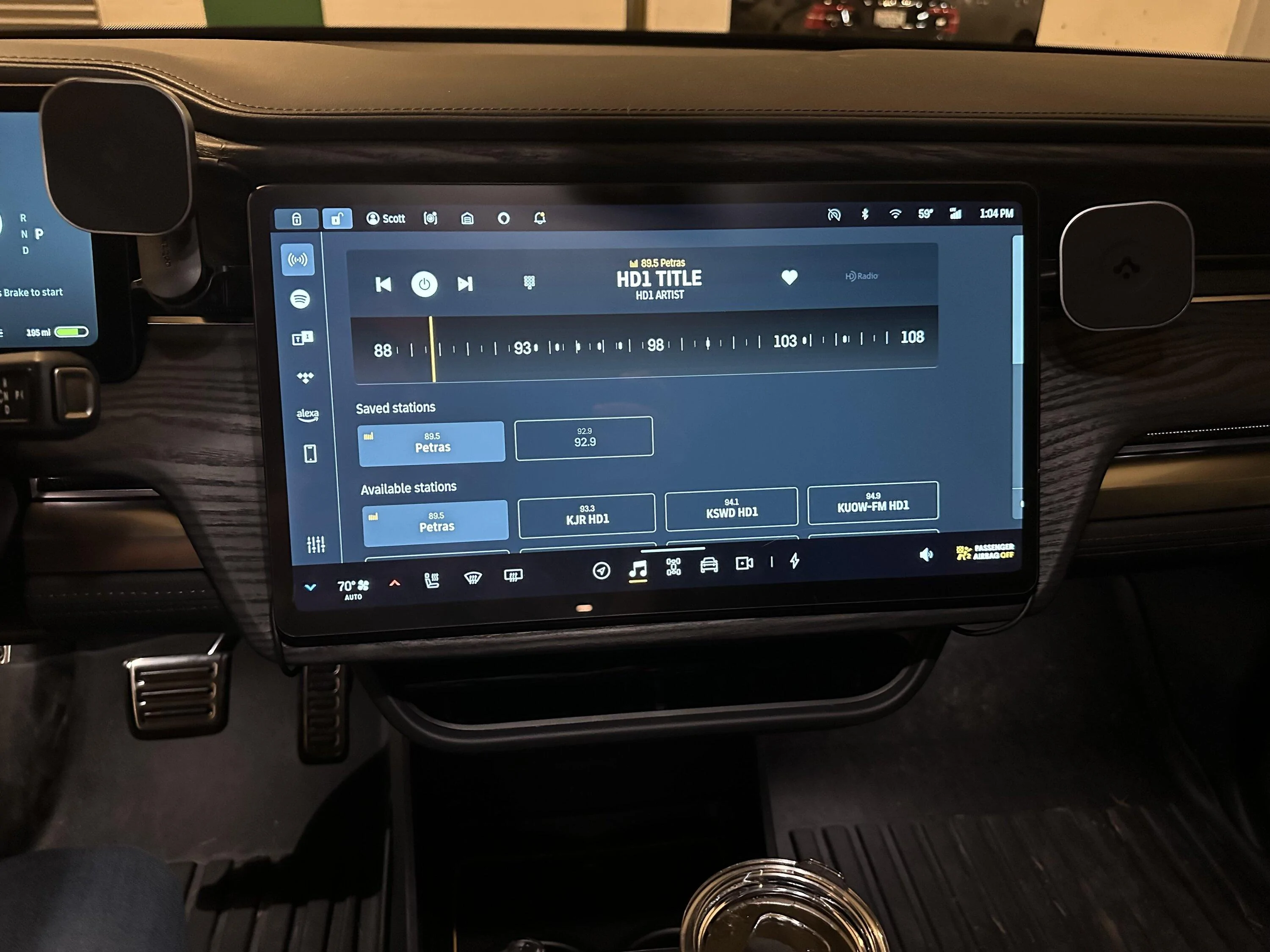 Rivian R1T R1S Mount for iPhone?  Recommendations? IMG_0807