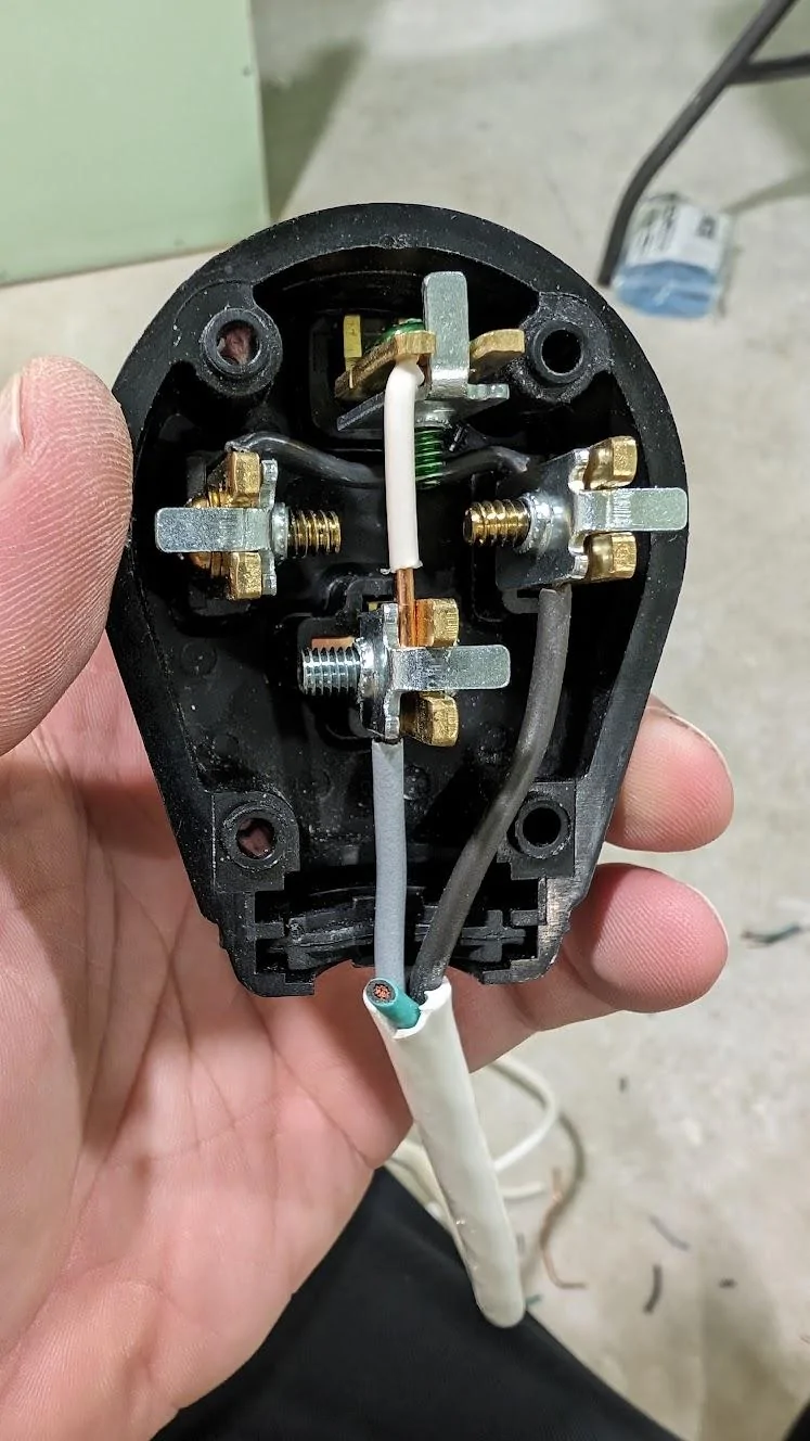 Rivian R1T R1S Ghetto method of powering the house with a Rivian 1704845117429
