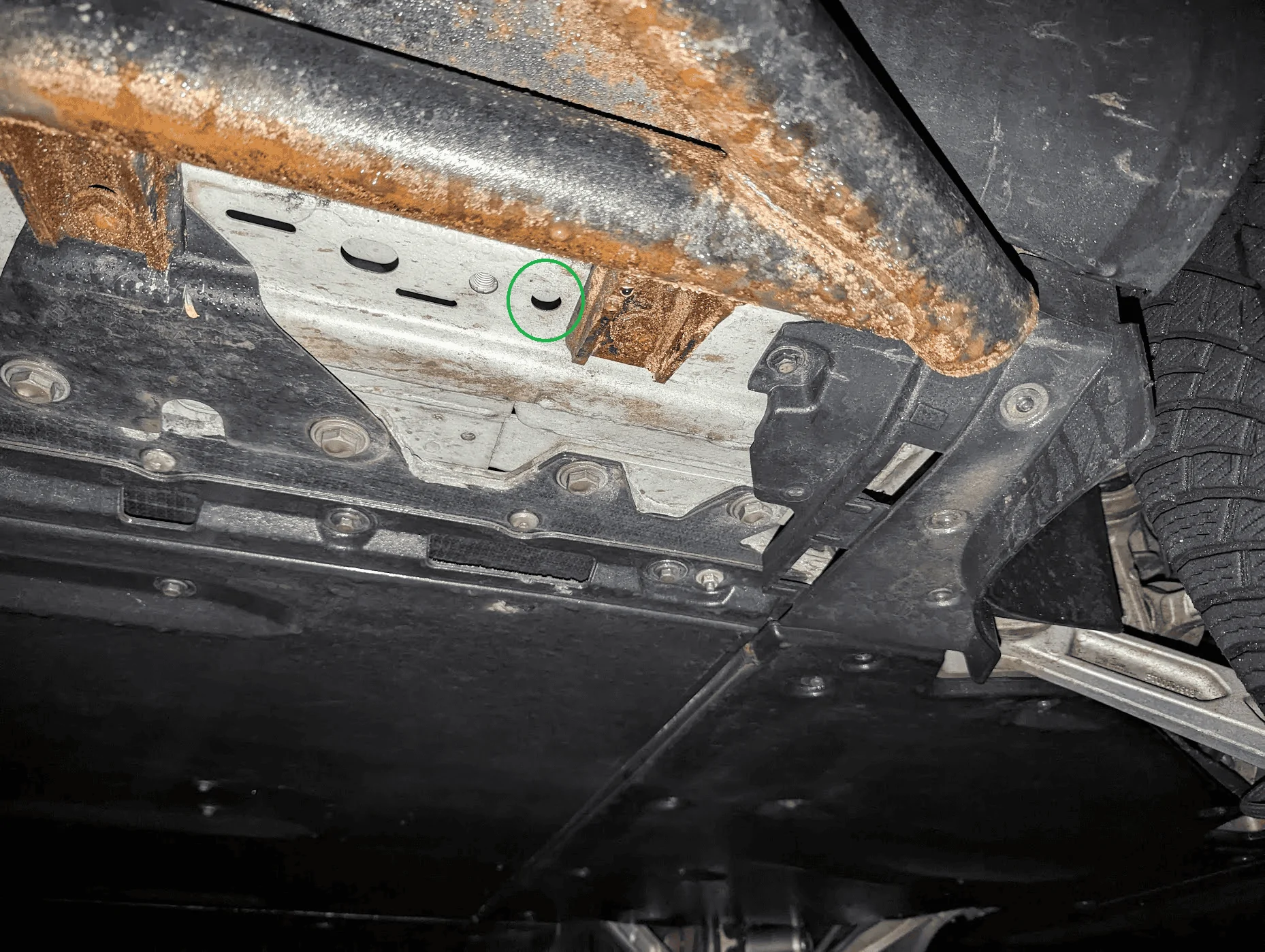 Rivian R1T R1S R1S rear jack points - picture? 1704845912248