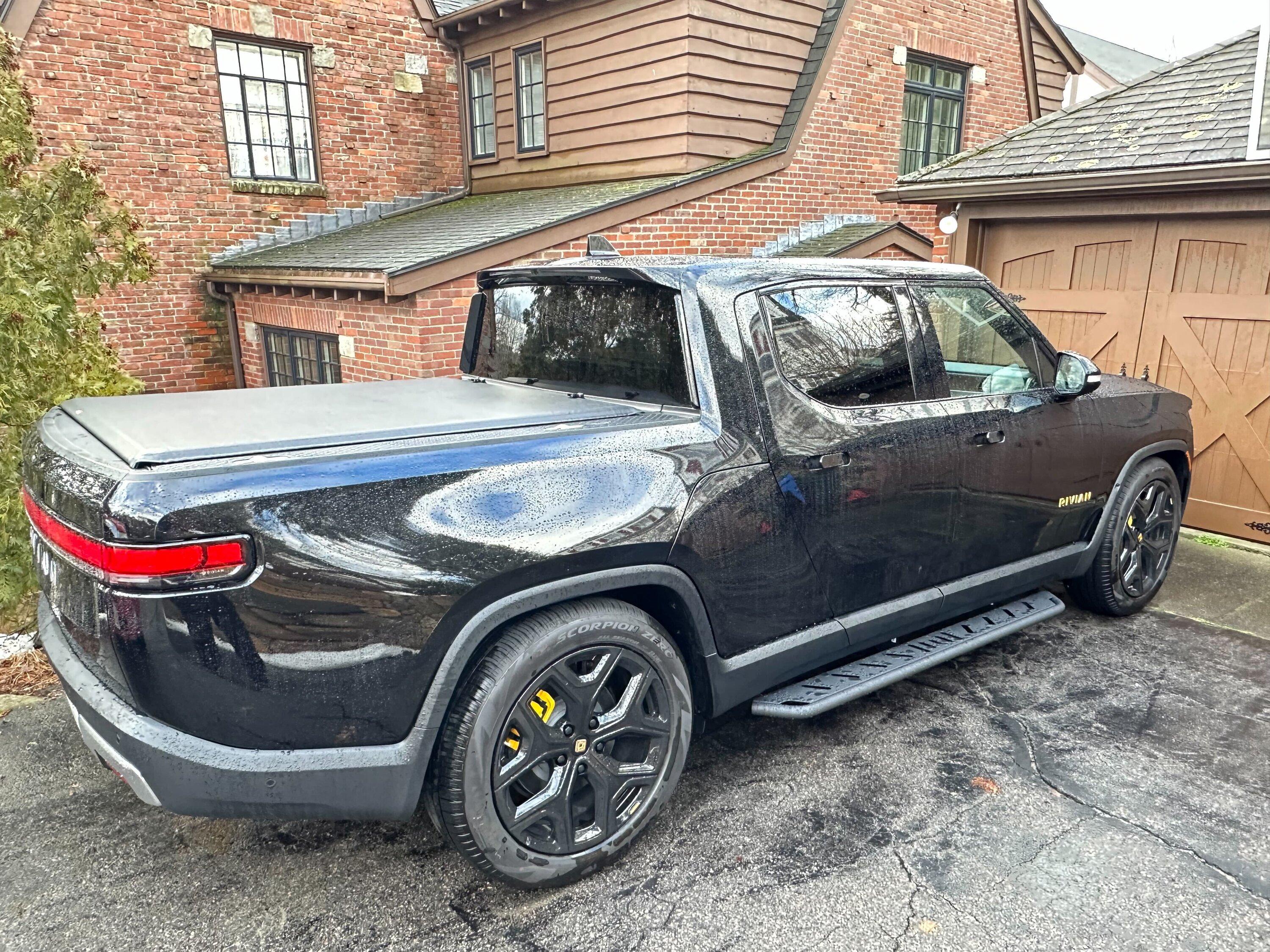 Rivian R1T R1S Access Loredo Tonneau Cover installed IMG_2194