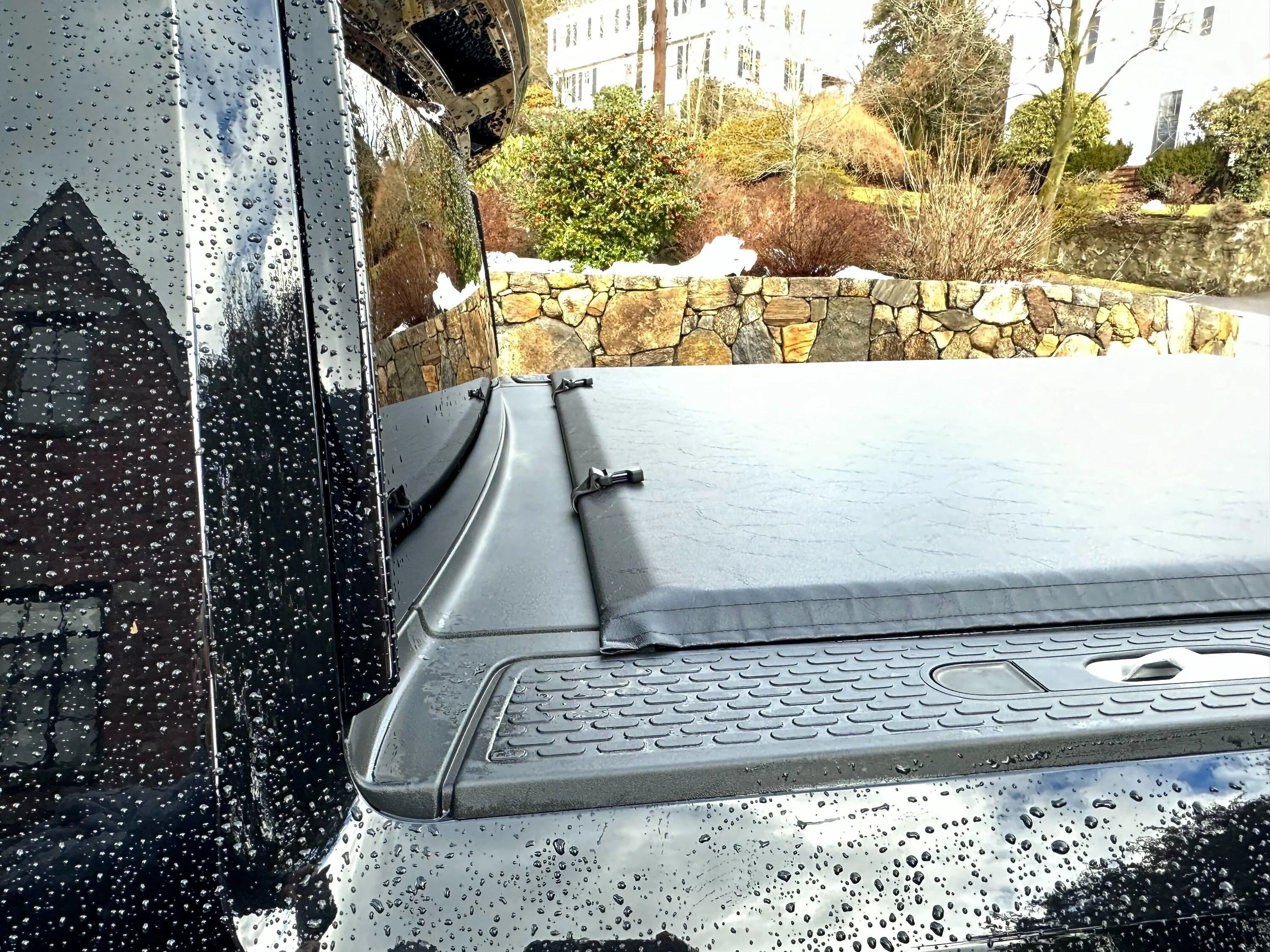 Rivian R1T R1S Access Loredo Tonneau Cover installed IMG_2195