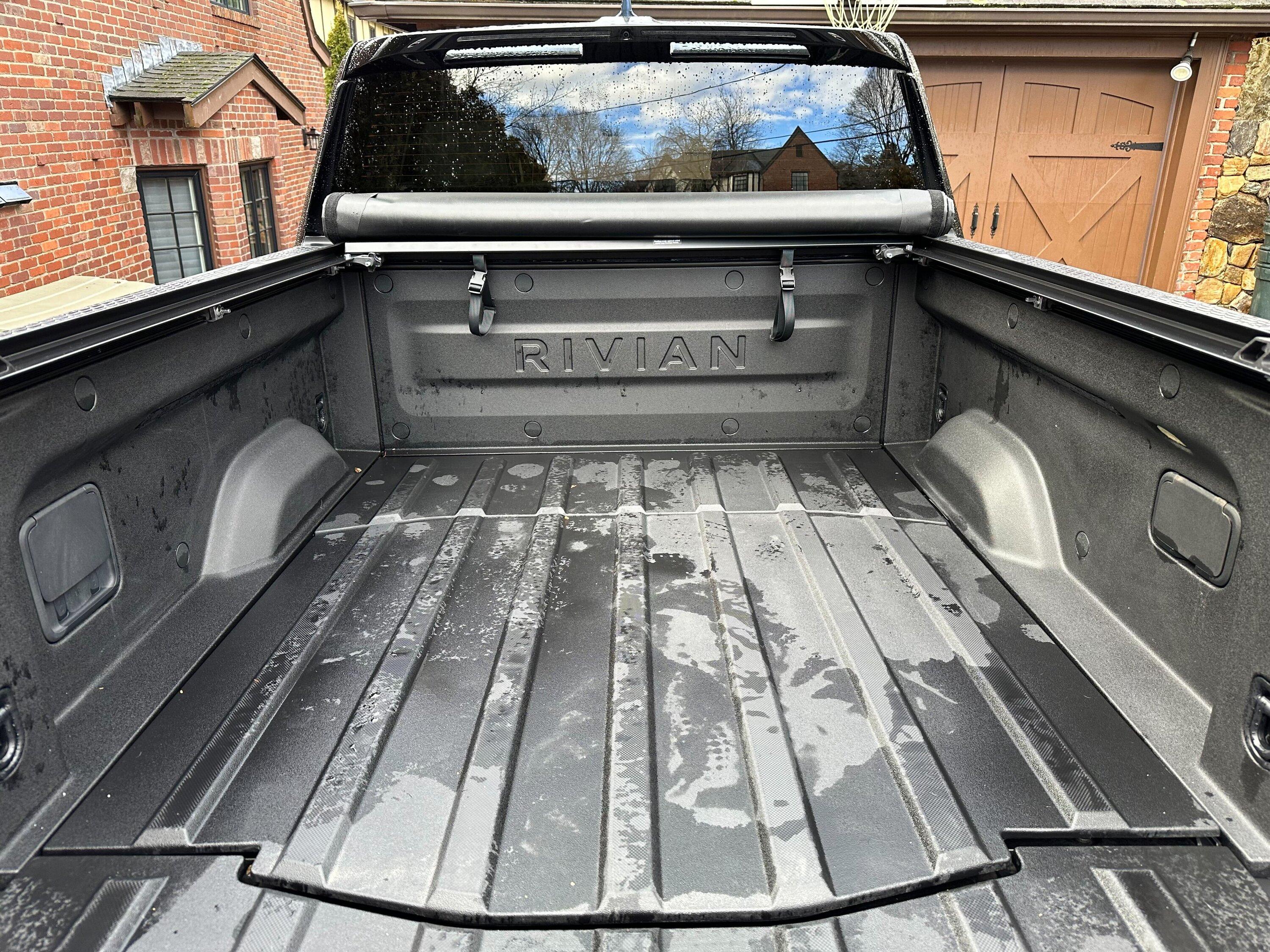 Rivian R1T R1S Access Loredo Tonneau Cover installed IMG_2190