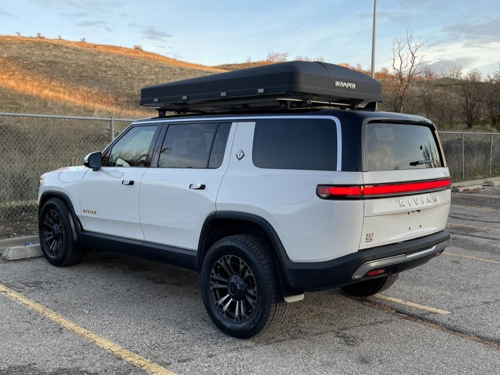 Rivian R1T R1S Yakima EXO Hitch Hauler installed for ski season Viv
