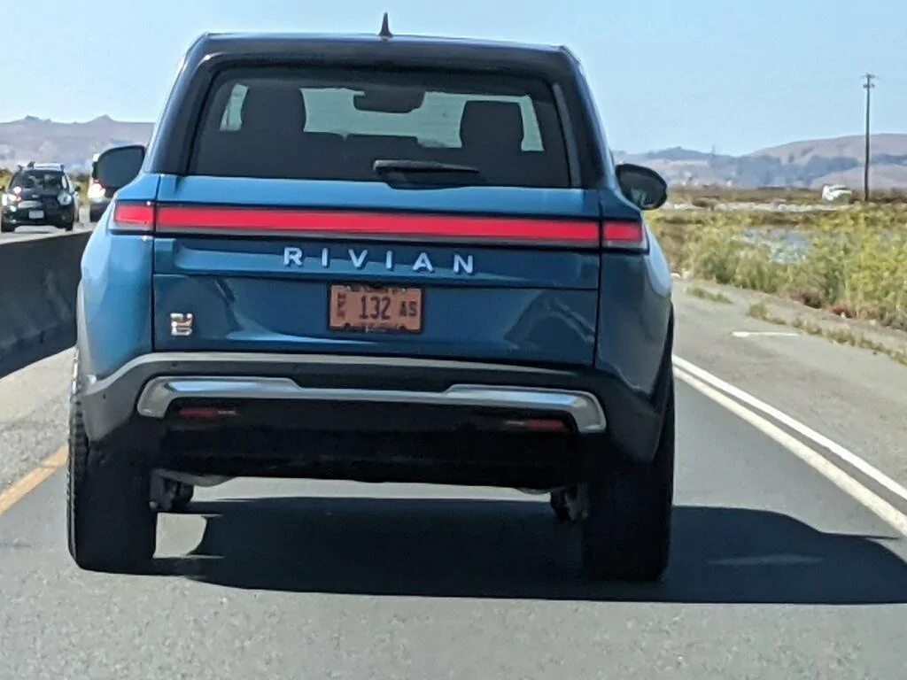 Rivian R1T R1S NorCal Blue R-1S sighting A4C6D37E-BAF5-40F7-BBCB-96AB0E356A7F