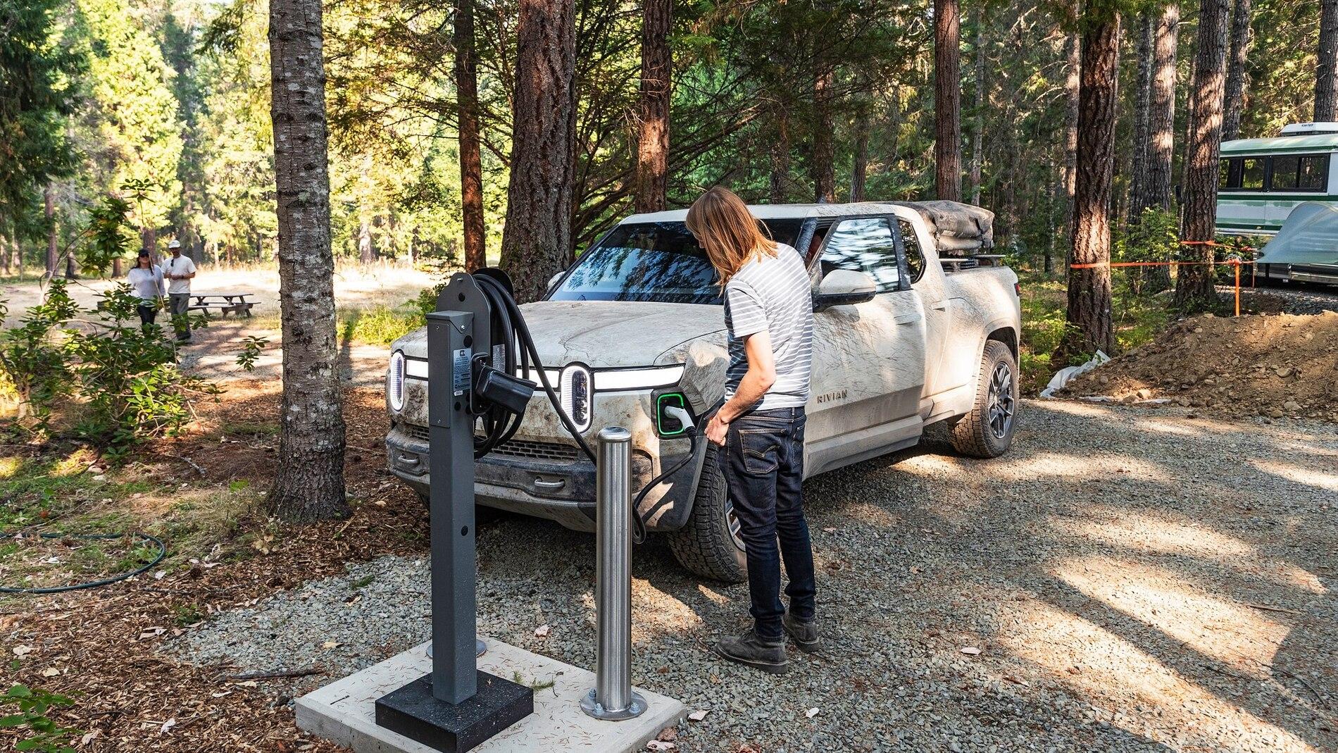 Rivian R1T R1S Part 2: We Drive the 2022 Rivian R1T Off-Road Across the Trans-America Trail - by MotorTrend 2022-Rivian-R1T-Leg-5-29