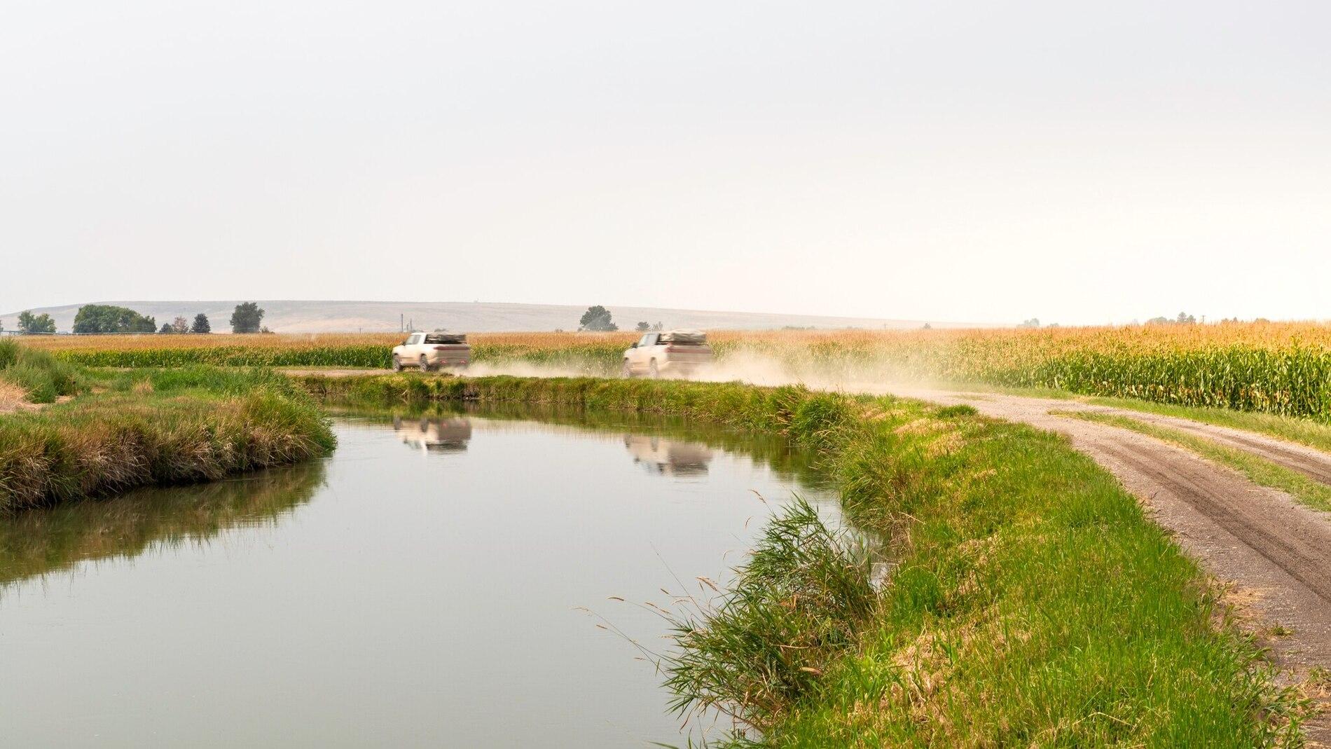 Rivian R1T R1S Part 2: We Drive the 2022 Rivian R1T Off-Road Across the Trans-America Trail - by MotorTrend 2022-Rivian-R1T-Leg-5-11