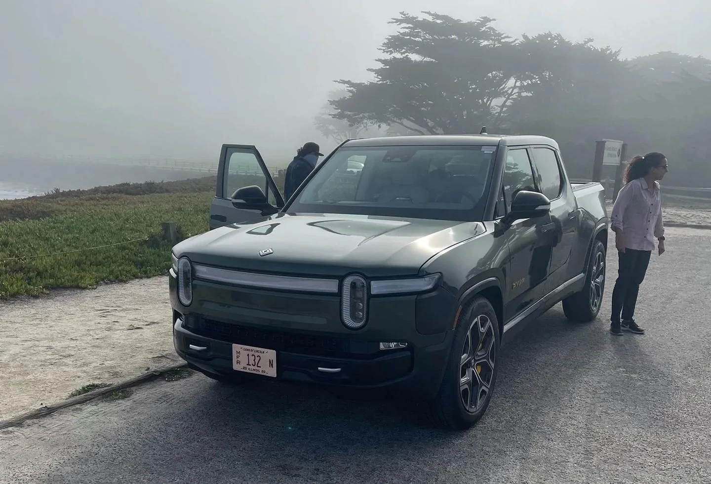 Rivian R1T R1S FOREST GREEN R1T Photos forest-green-rivian-r1t-pickup-truck-03-jpg.1212 copy