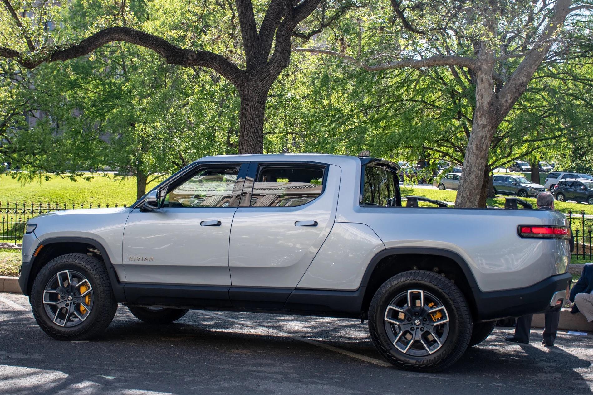 rivian-r1t-texas-5-jpg.1957.jpeg
