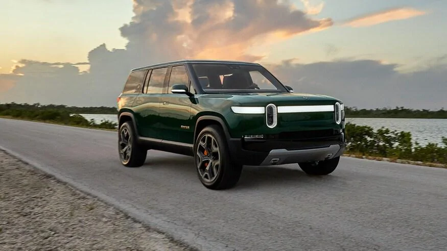 Rivian R1T R1S FOREST GREEN R1T Photos Rivian-R1S-Forest-Green