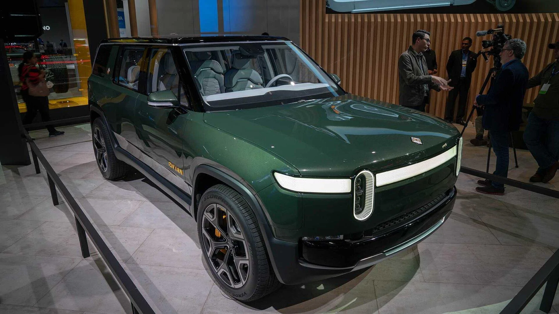 Rivian R1T R1S FOREST GREEN R1T Photos Forest Green Rivian R1S 3