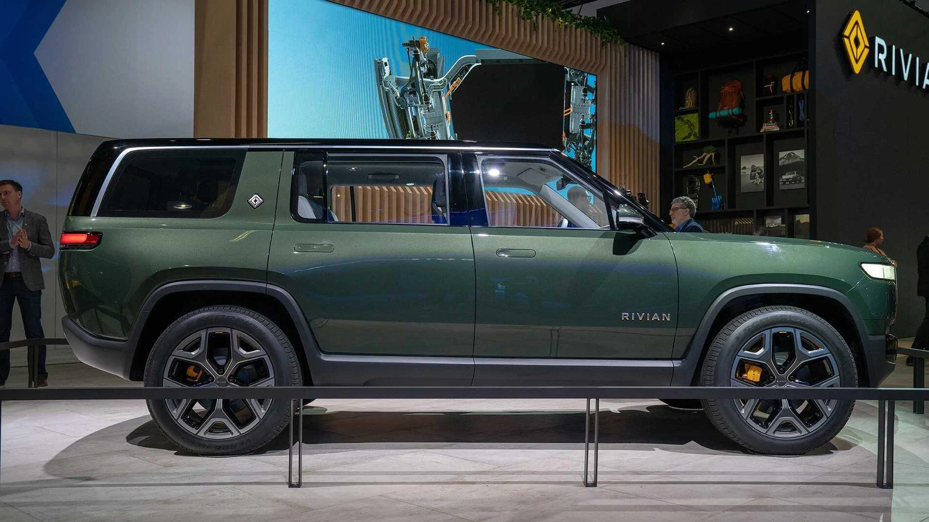 Rivian R1T R1S FOREST GREEN R1T Photos Forest Green Rivian R1S 1
