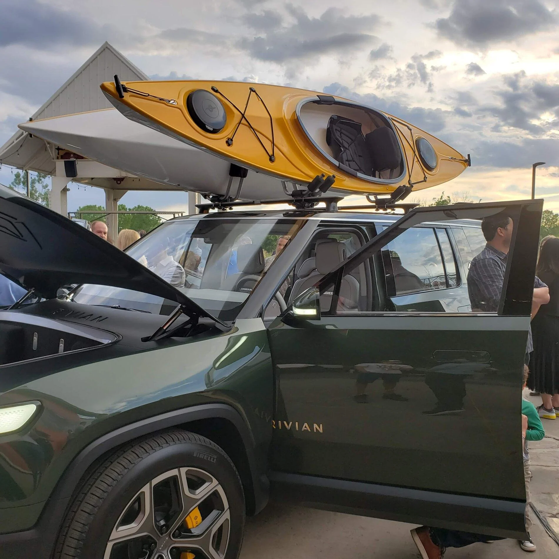 Rivian R1T R1S FOREST GREEN R1T Photos Forest Green R1S