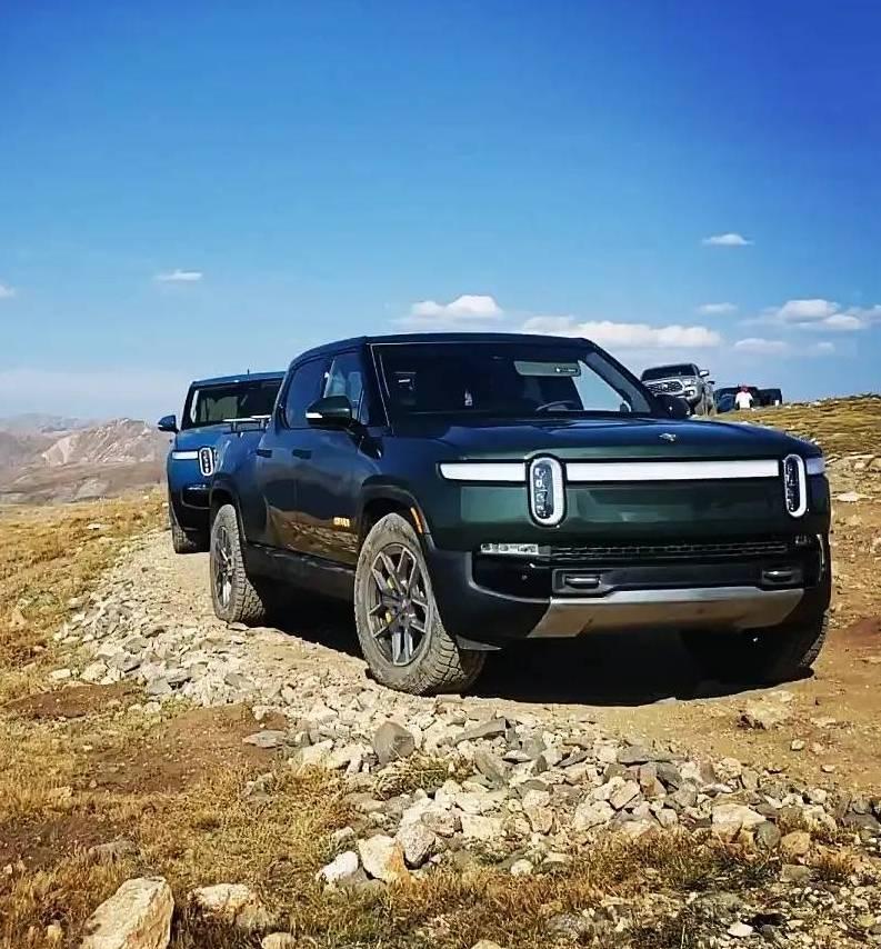 Rivian R1T R1S FOREST GREEN R1T Photos Forest Green R1T Rivian off roadin