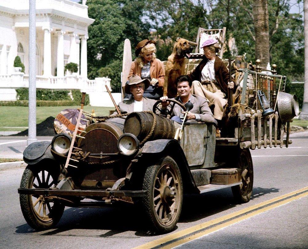 Rivian R1T R1S Now that it's out... R1T bed extender? Beverly-Hillbillies