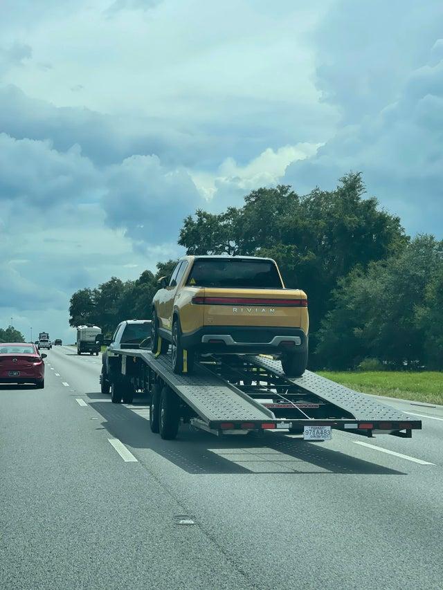 Rivian R1T R1S COMPASS YELLOW R1T Photos j9q4rtg7u3o71