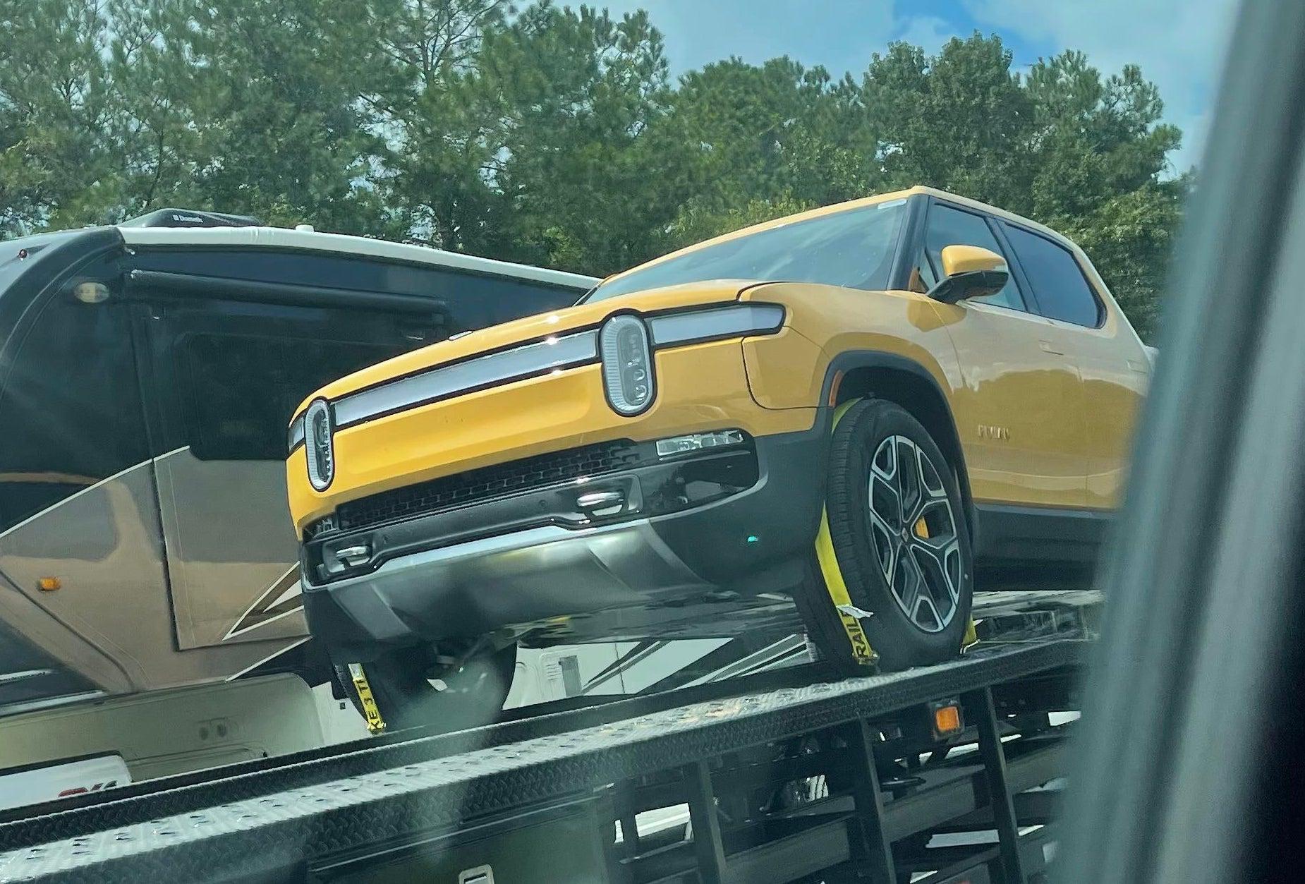 Rivian R1T R1S COMPASS YELLOW R1T Photos Compass Yellow R1T Rivian Pickup 2