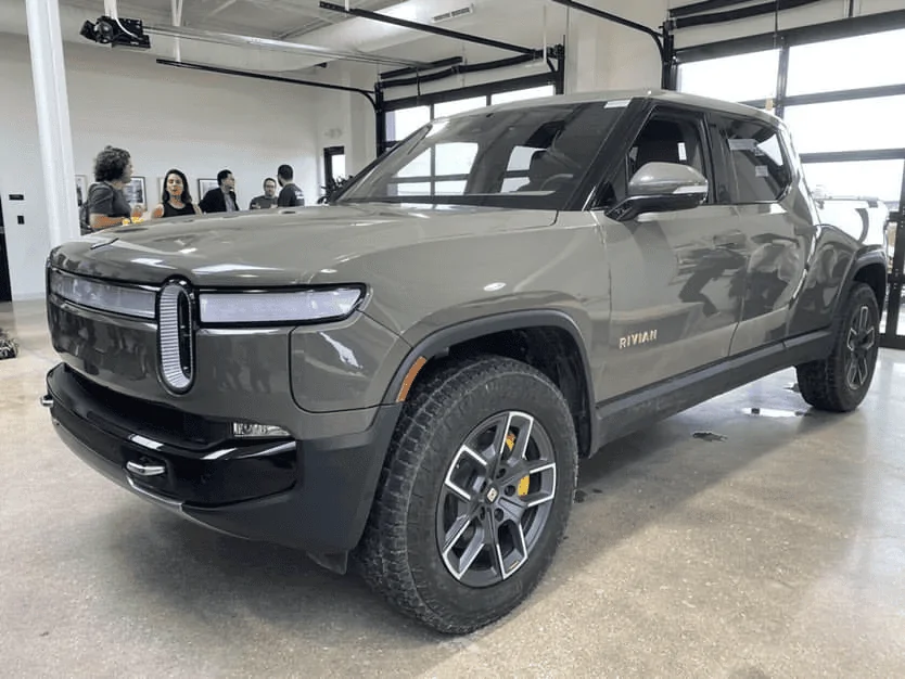 Rivian R1T R1S Paranoia about colors / resemblance to other manufacturers i see all the time 1632065008522