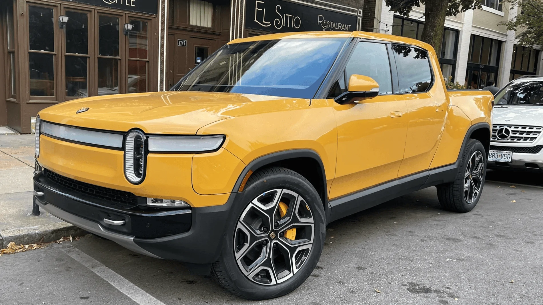 Rivian R1T R1S Real Rivian Photos & Videos 1632143011048