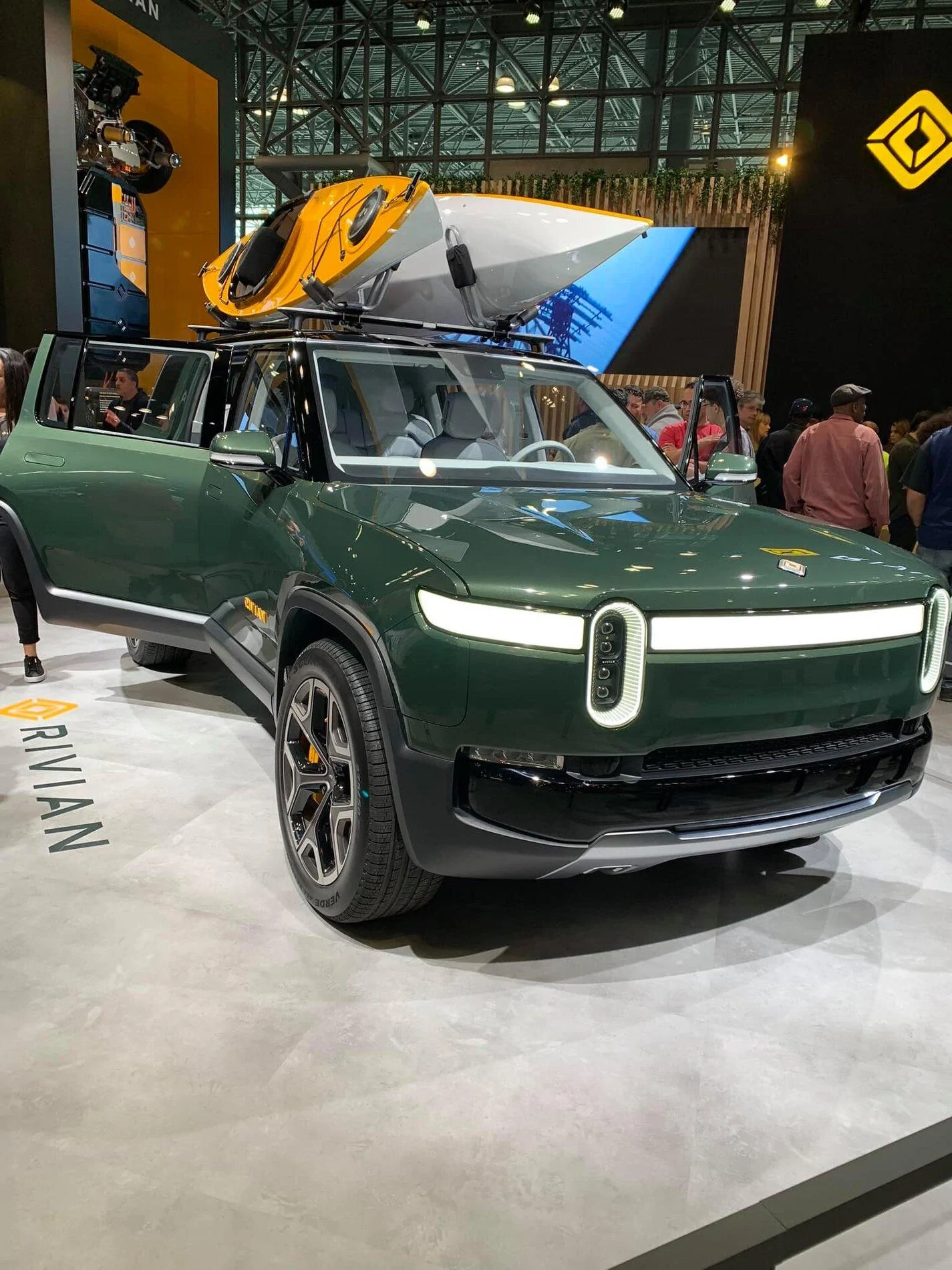 Rivian R1T R1S FOREST GREEN R1T Photos Forest Green Rivian R1S a
