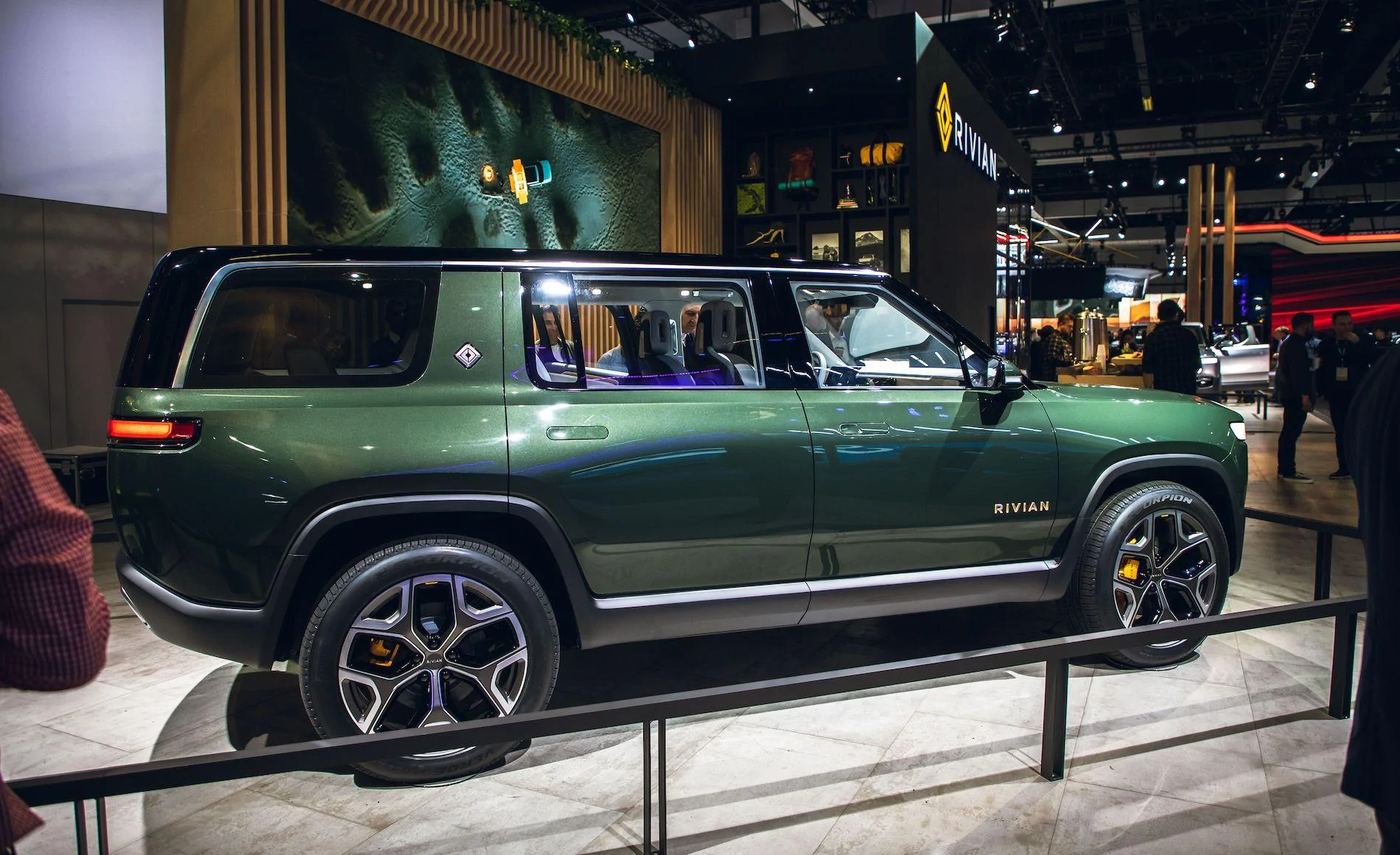 Rivian R1T R1S FOREST GREEN R1T Photos 2021-rivian-r1s-102-1543510097