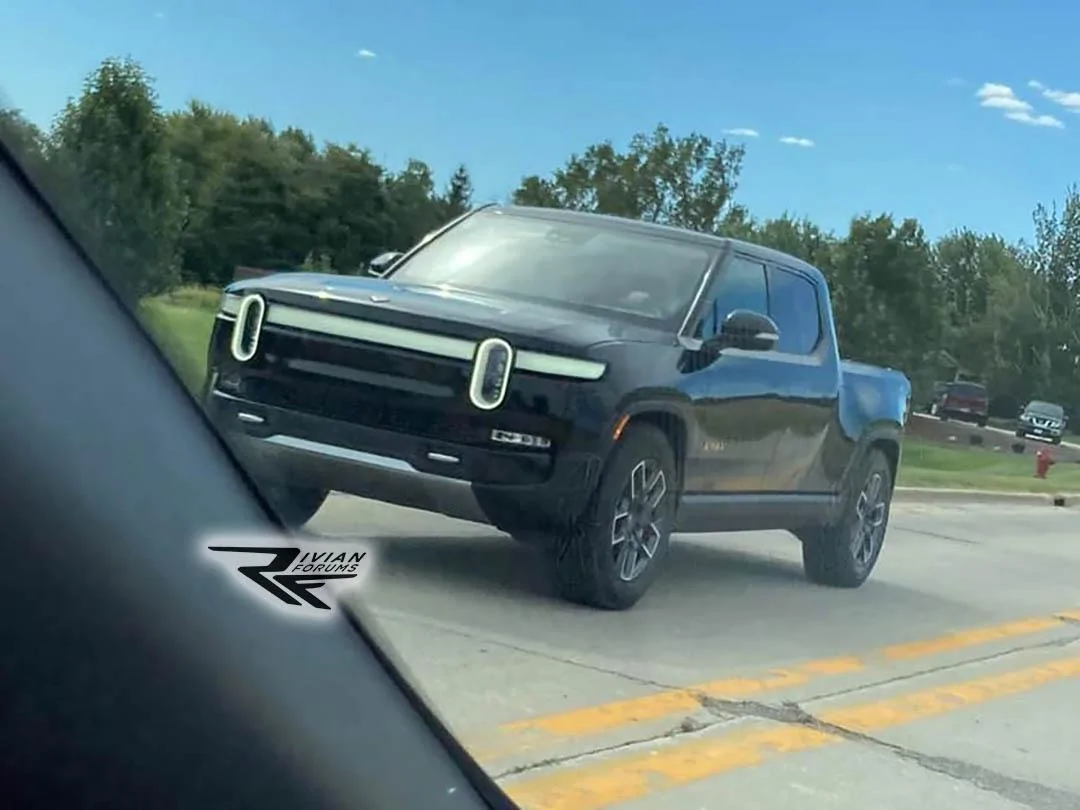 Rivian R1T R1S MIDNIGHT (Black) Rivian Photos Midnight Black Rivian R1T