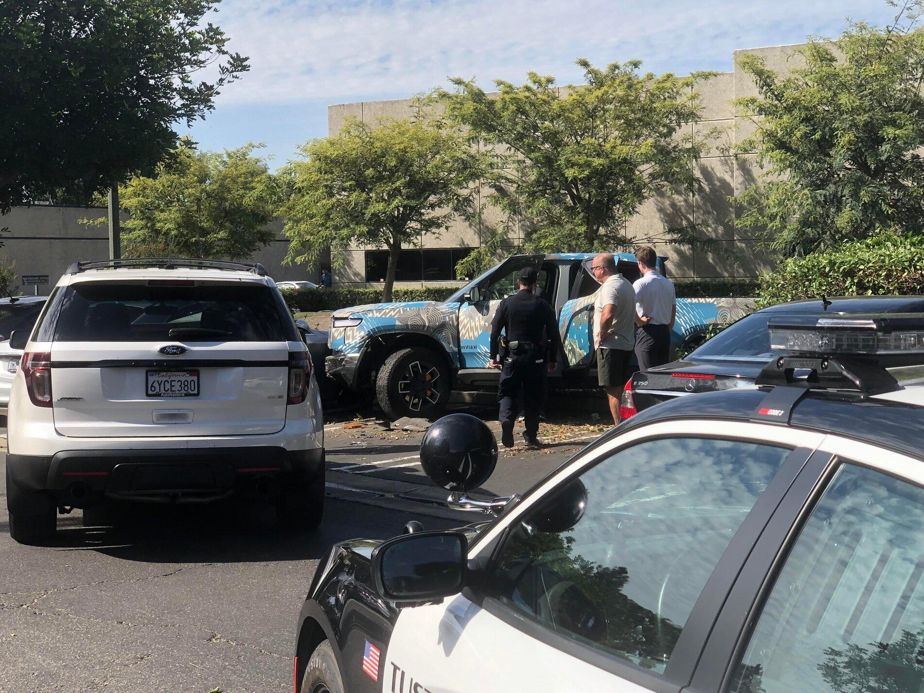 Rivian R1T R1S Rivian R1T first crash ? Rivian R1T Crash Accident 4