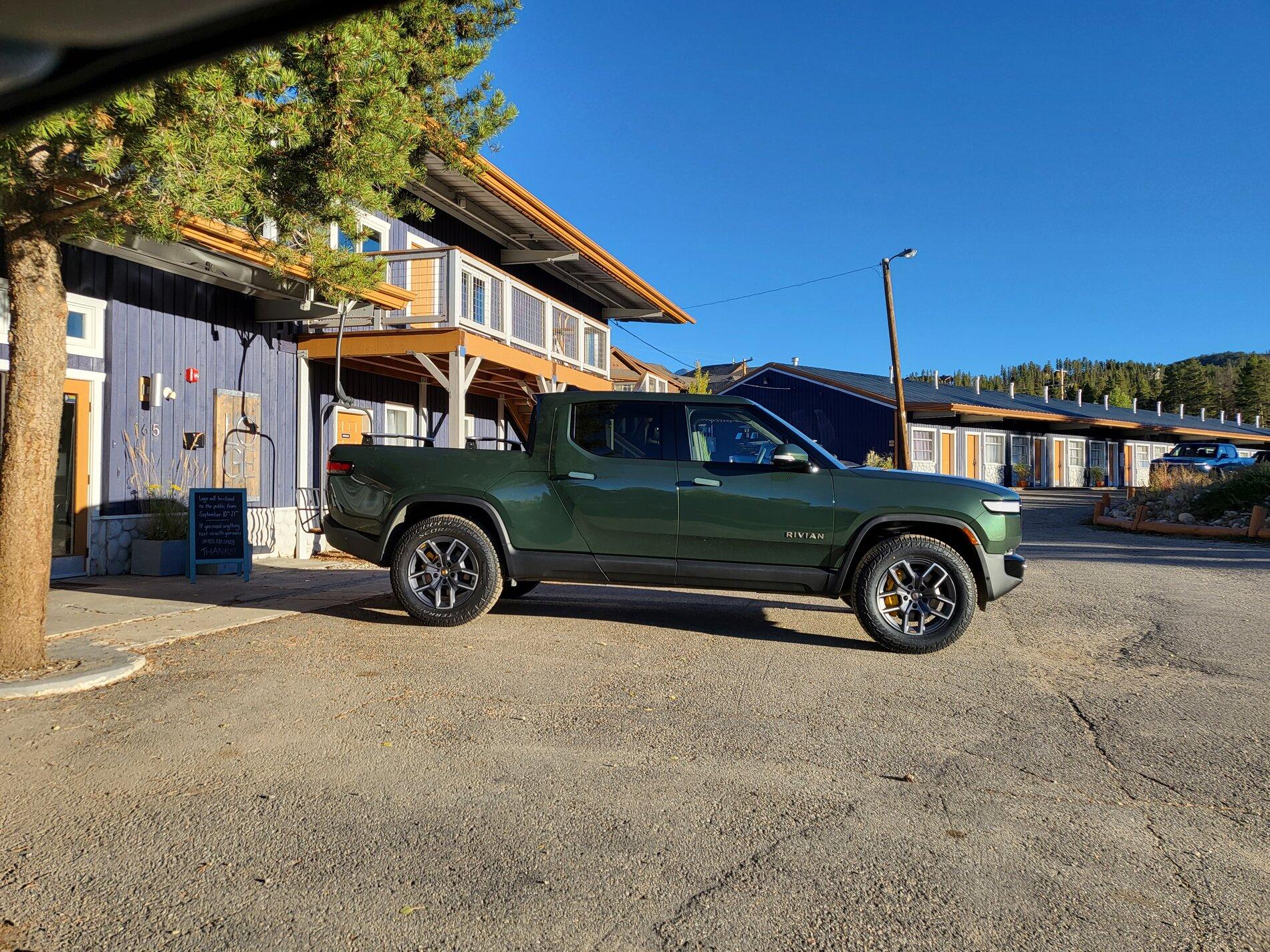 Rivian R1T R1S FOREST GREEN R1T Photos 20210922_180406