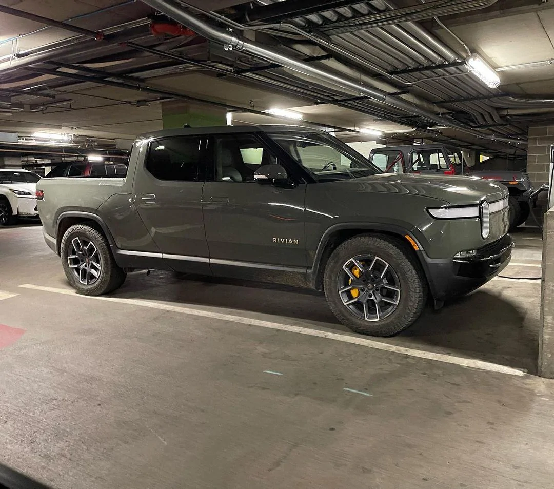 Rivian R1T R1S LAUNCH GREEN R1T Photos Launch Green 2022 Rivian R1T Pickup Truck 1