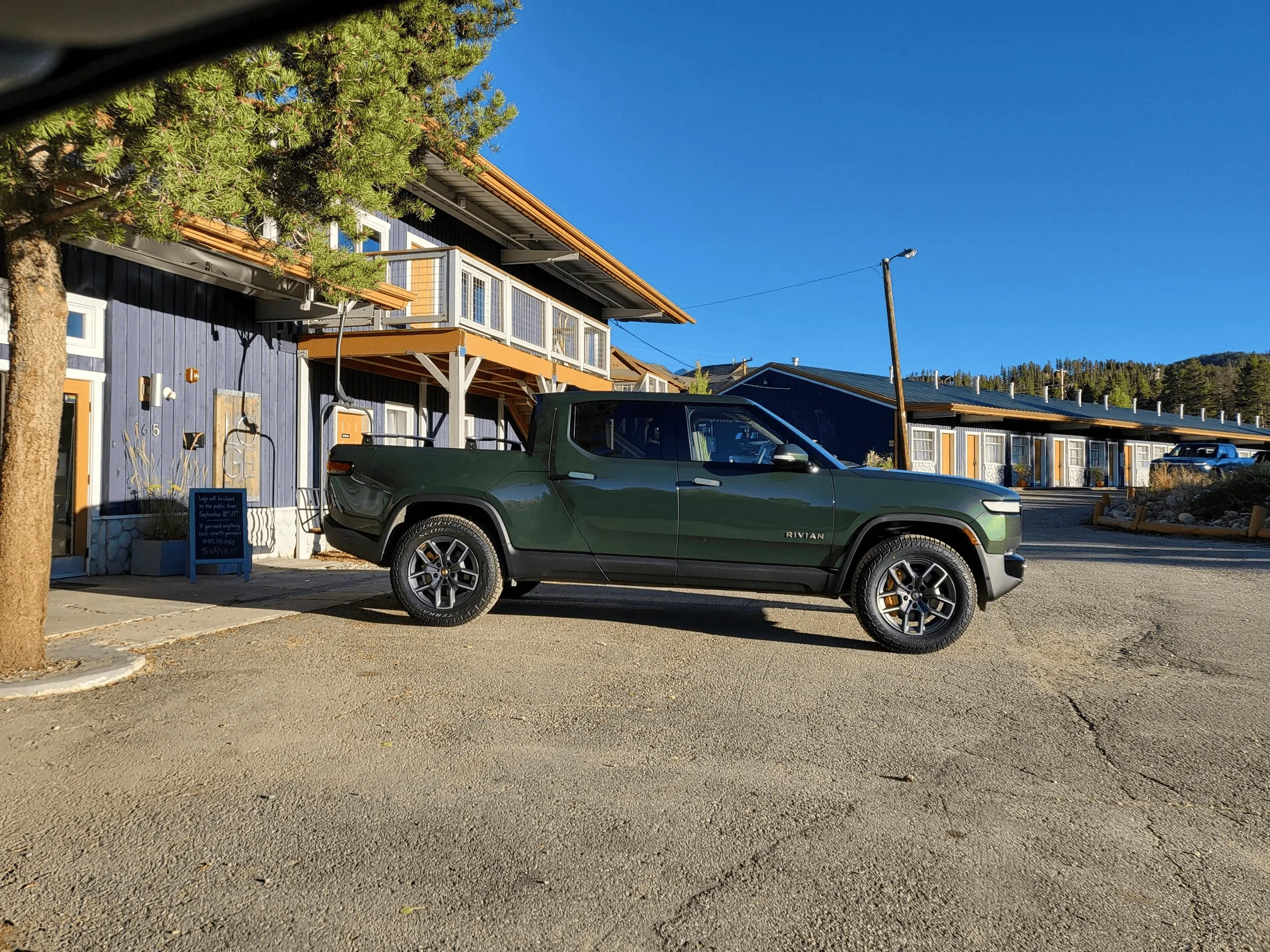 Rivian R1T R1S My Day With RJ Scaringe — A Lucky Encounter & R1T Impressions 1632419660032
