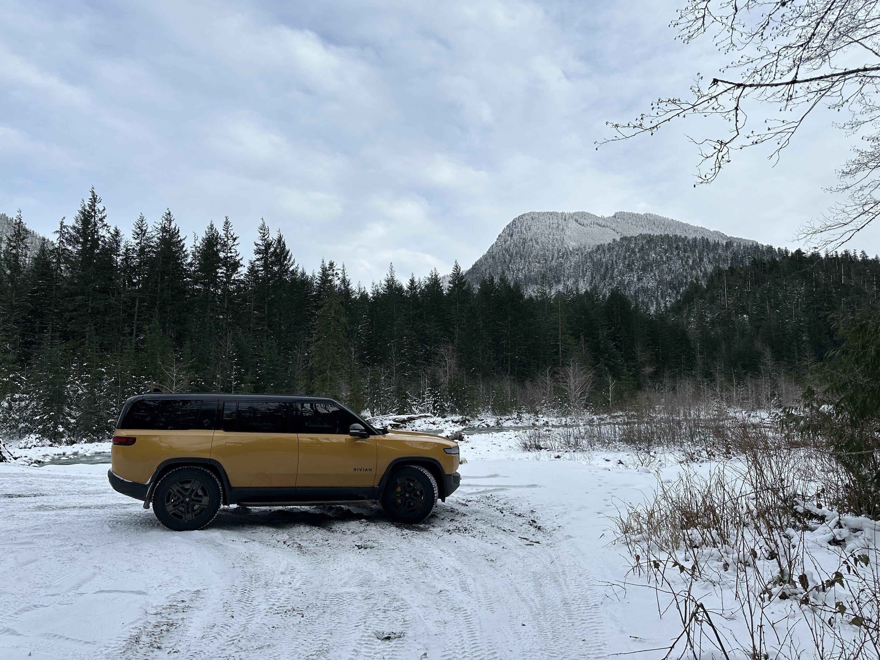 Rivian R1T R1S ? COMPASS YELLOW R1S  Photos IMG_2207